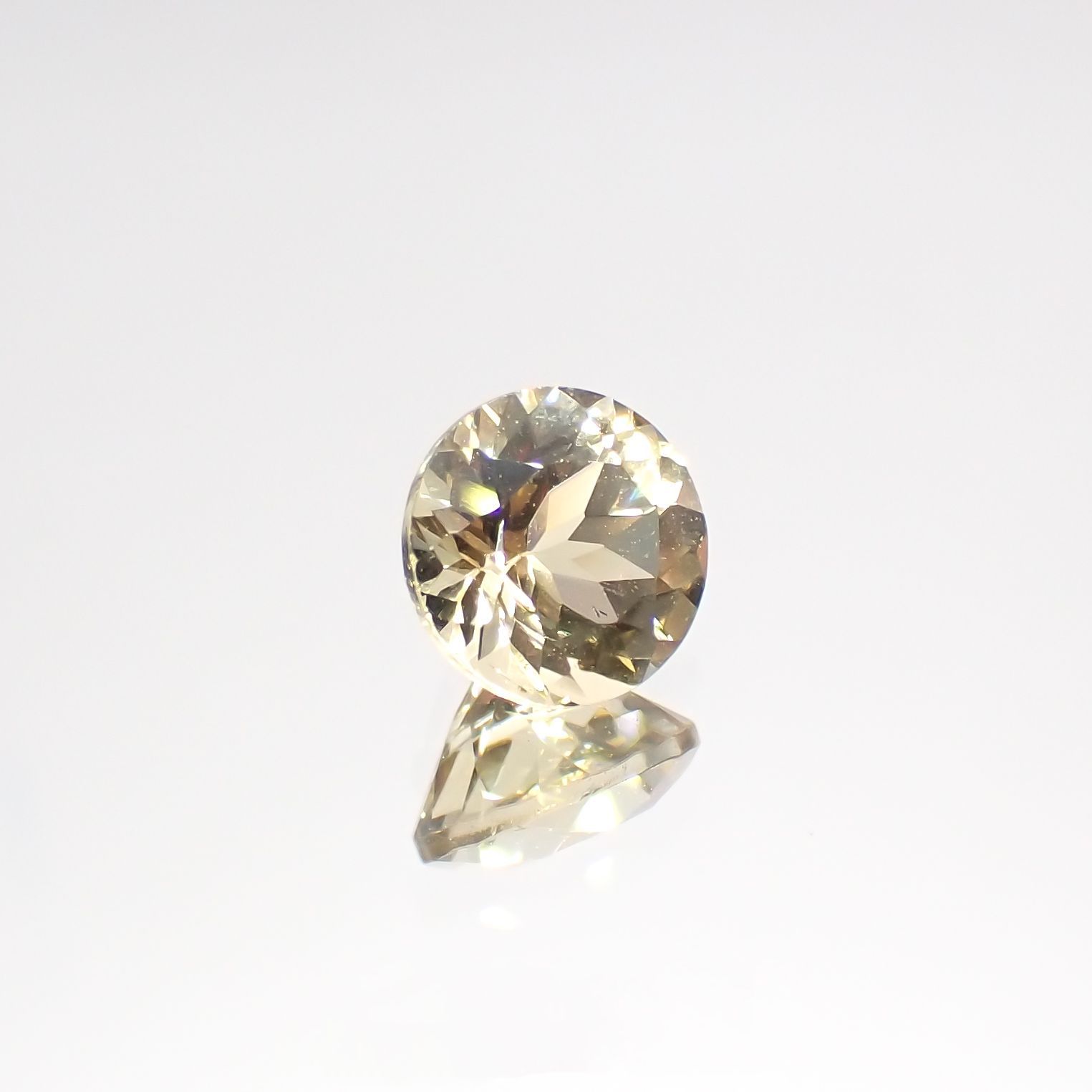 イエローベリル(宝石名イエロー・ベリル)ブラジル産 0.84ct 識別済[220515856]6.1x6.1mm前後