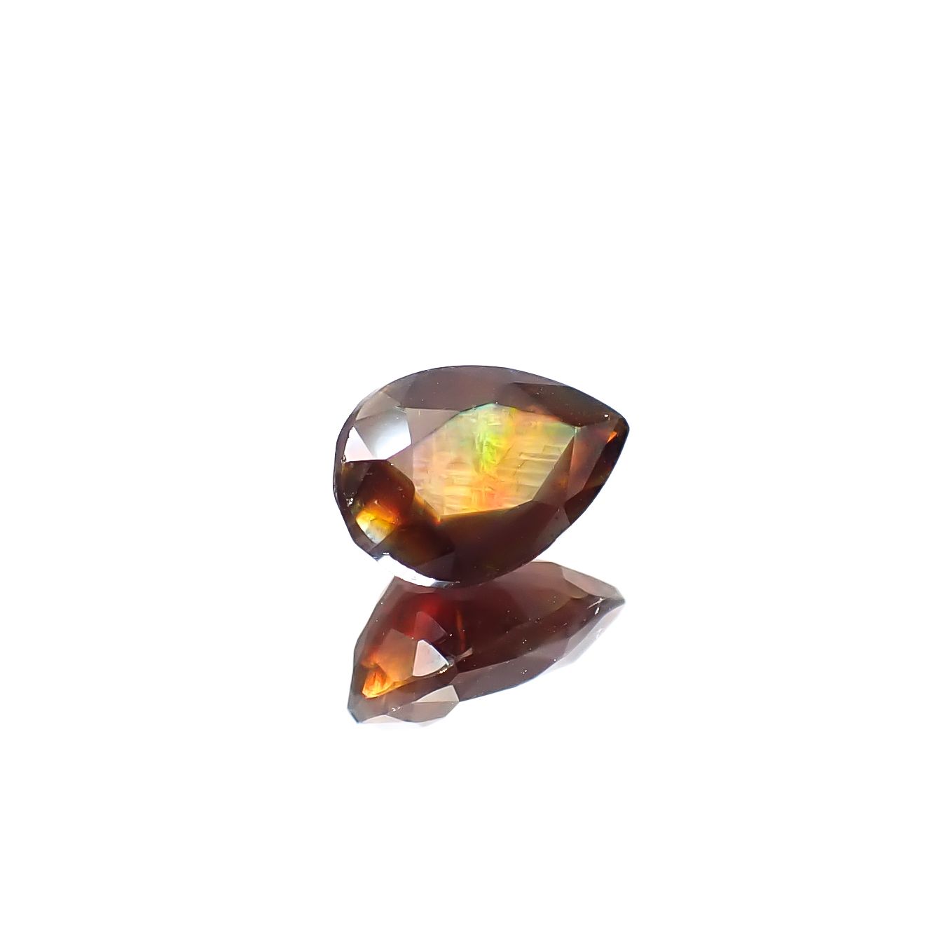 レインボーガーネット 日本・奈良県産 2.17ct [250129675]9.3x6.2mm前後