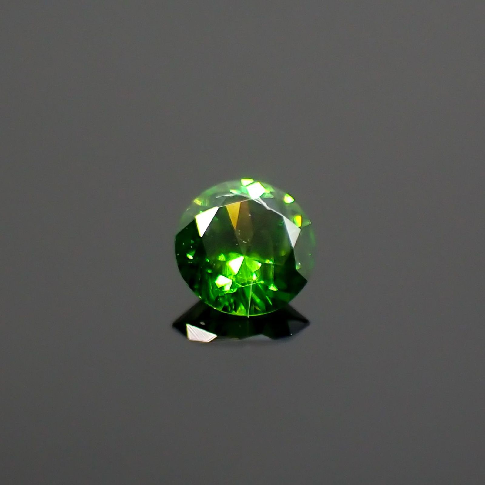 デマントイドガーネット(宝石名デマントイド・ガーネット) ロシア産 0.106ct ソ付(彩珠)[210712092]2.9×2.9mm前後