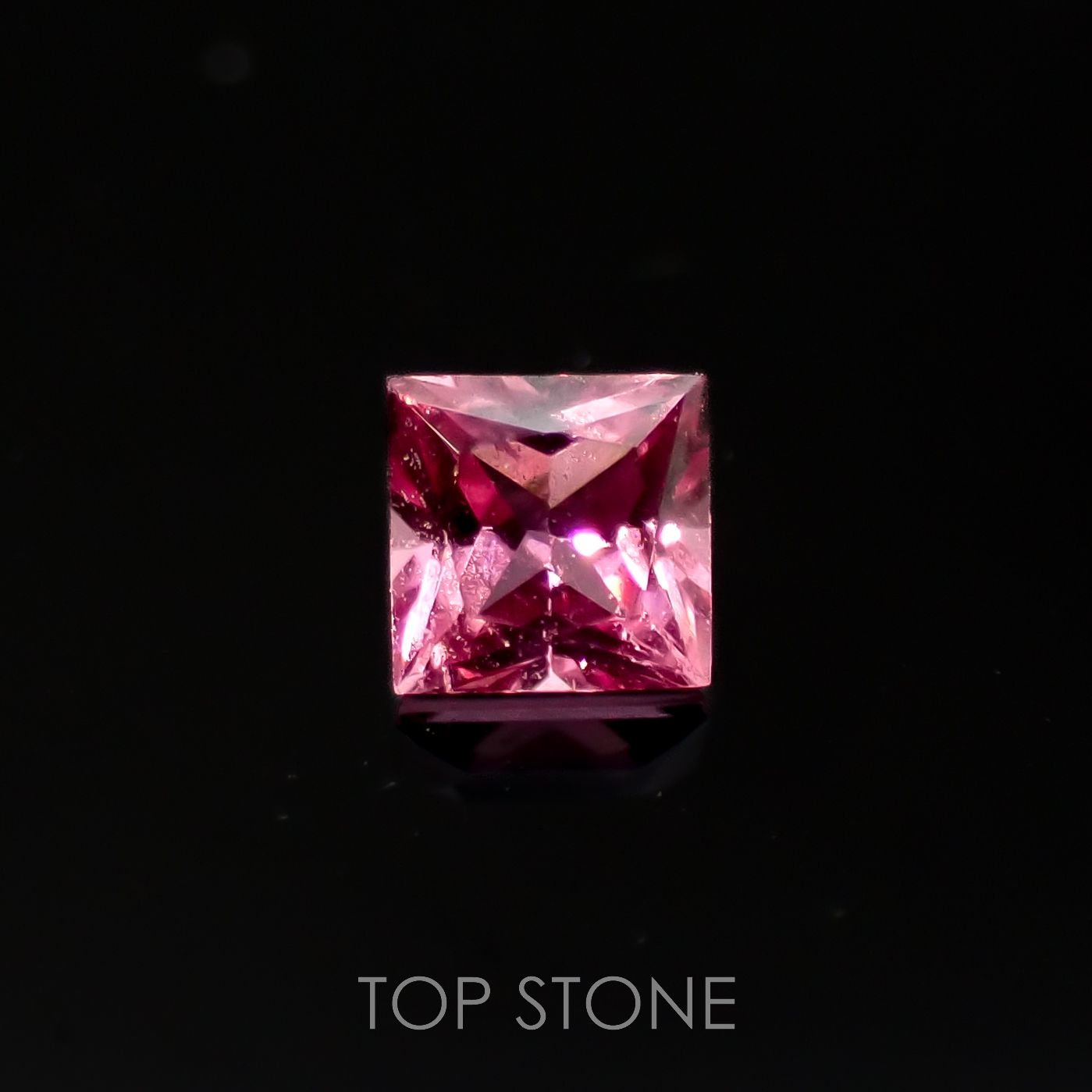 ◇プリンセスカット◇ホットピンクスピネル(宝石名ピンク・スピネル)タンザニア産 0.21ct 識別済[220817535]3.2x3.2mm前後