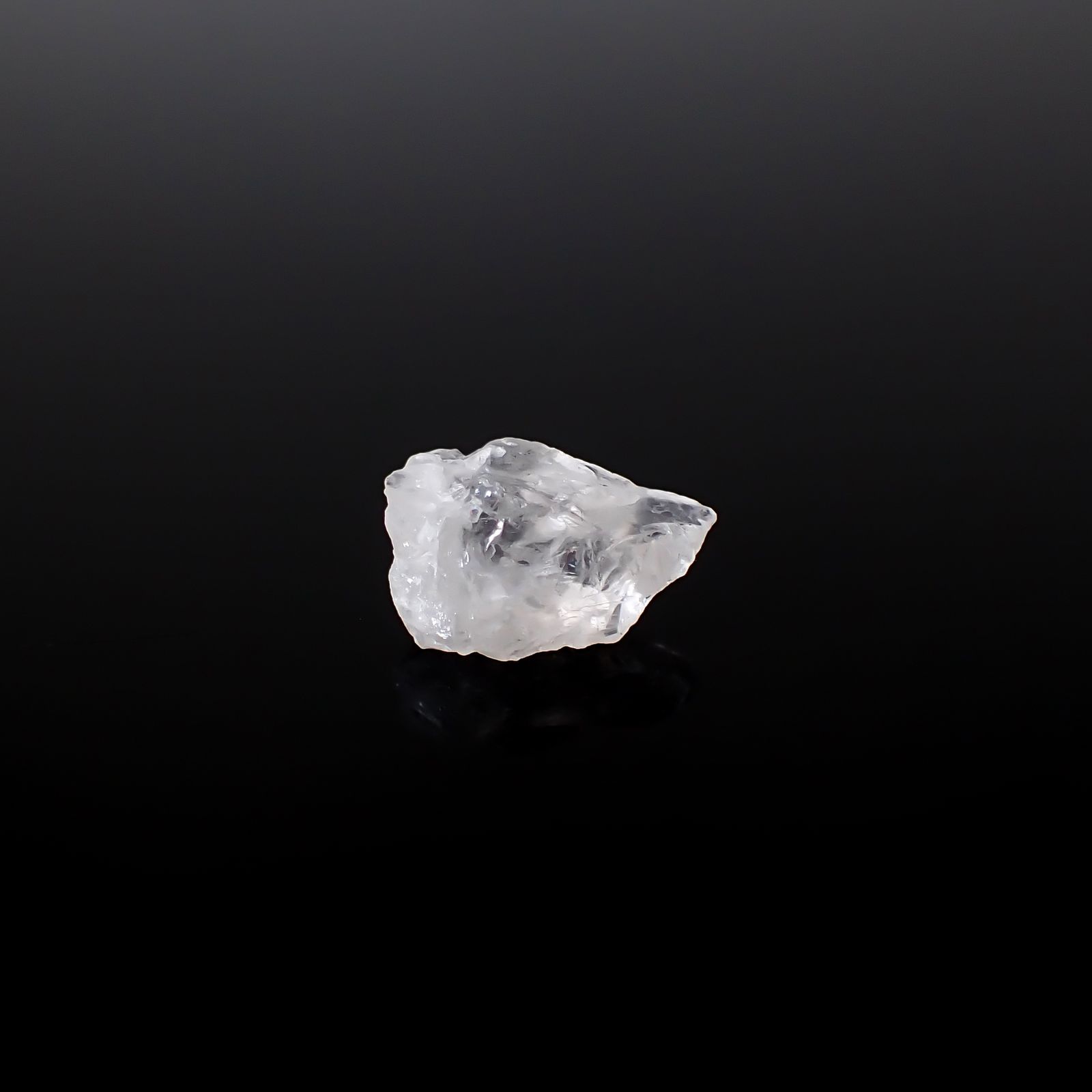 フェナカイト原石 ロシア産 3.79ct / 13.4x9.8mm前後 [260532179]