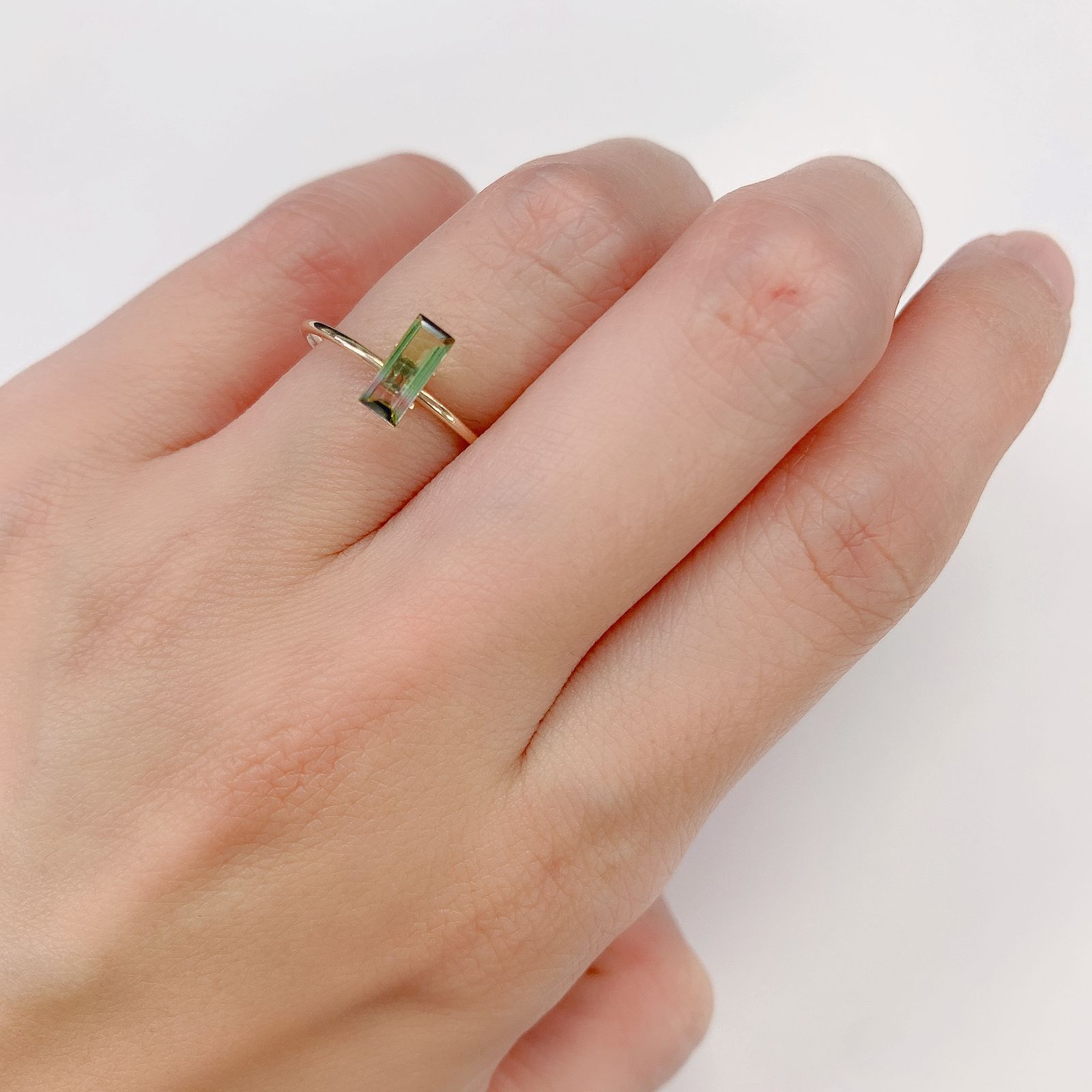 バイカラートルマリン(宝石名バイカラー・トルマリン) ブラジル産 0.34ct 識別済[211013629]7.3×2.9mm前後