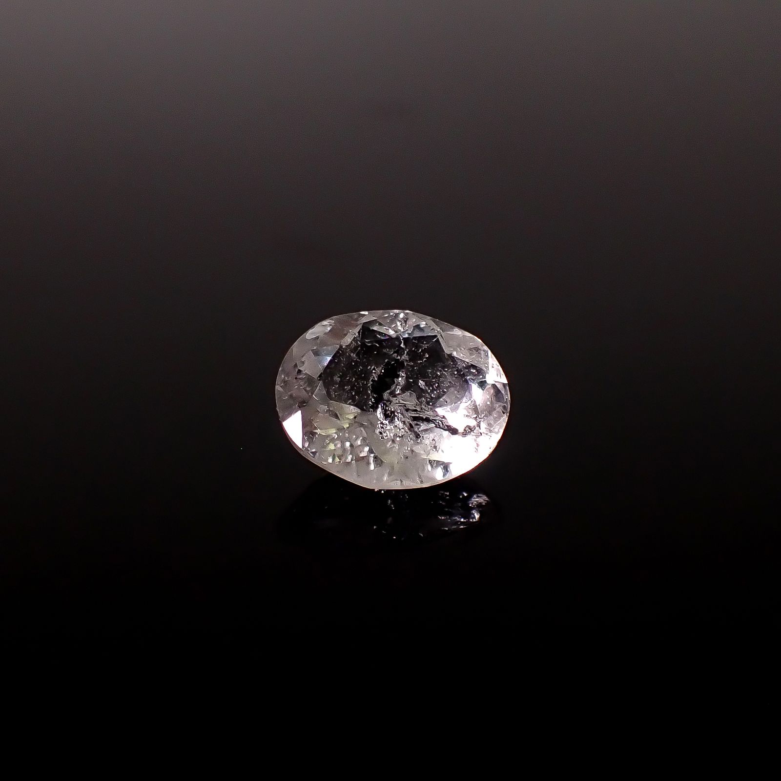 グラファイトインクォーツ ブラジル産 2.46ct / 10.2x8.3mm前後 [260331938]
