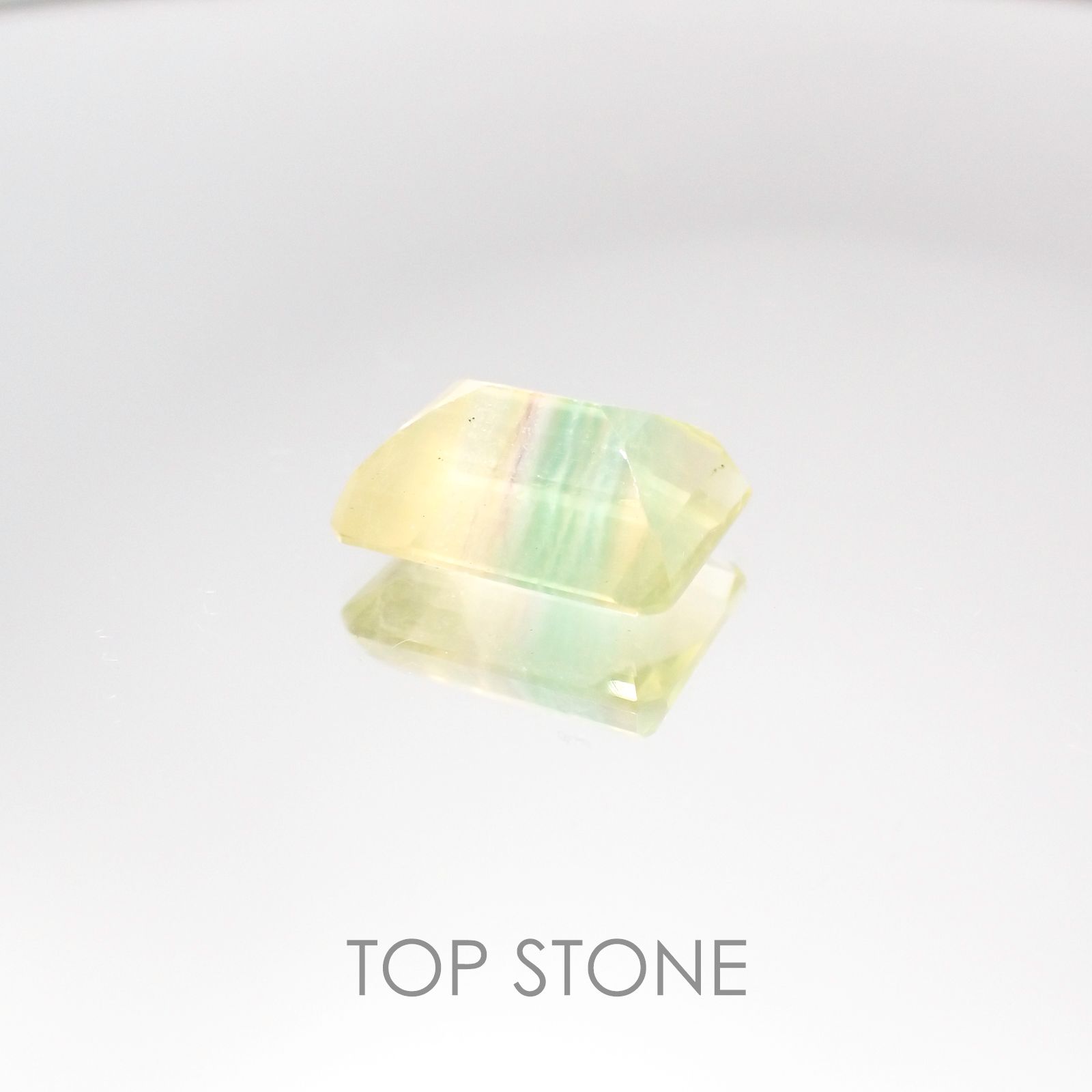バイカラーフローライト ブラジル産 ルース 7.97ct[20107068]13.7×10.1mm前後