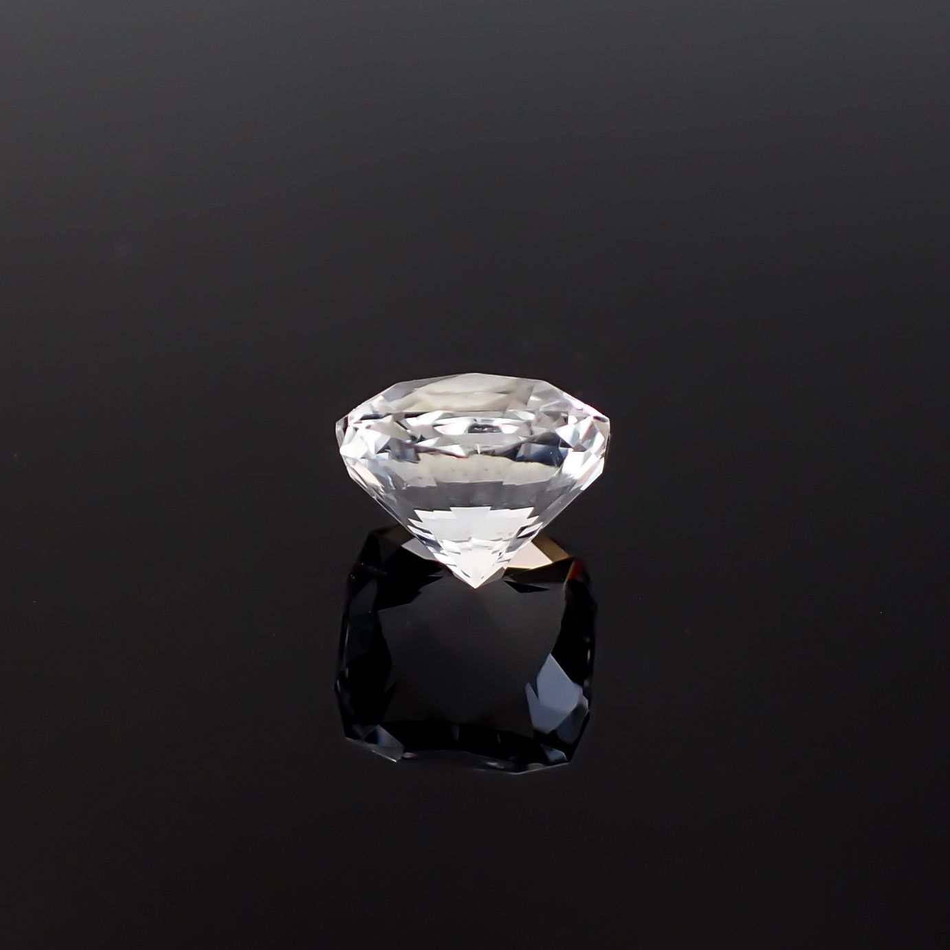 ◇カスタムカット◇日本水晶 宮崎県上八重産 2.34ct / 8.1x8mm前後 [260632422]