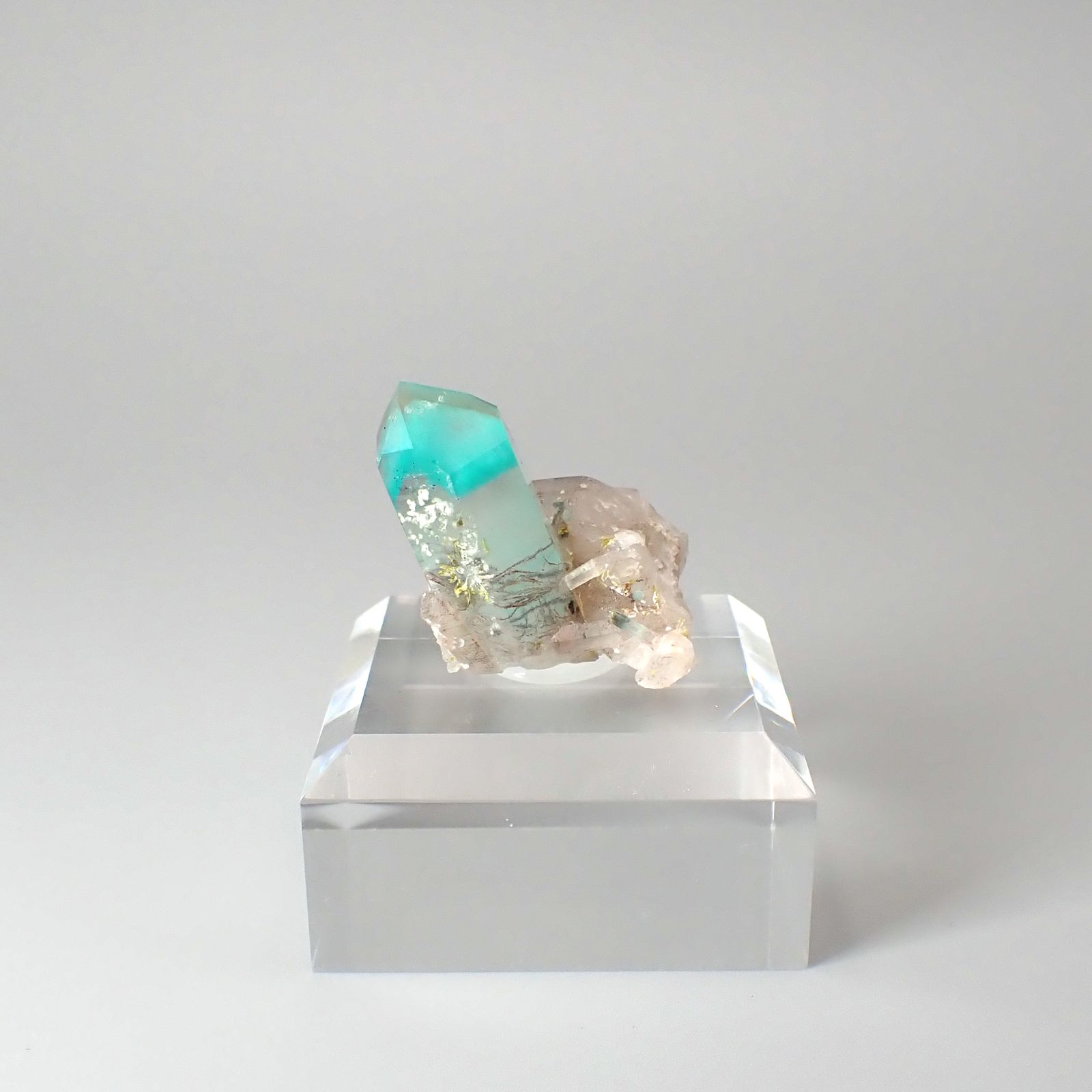 アホイトインクォーツ原石 南アフリカ・メッシーナ鉱山産 アクリル台座付き 55.16ct(11.03g) / 28.3x26.4x28.1mm前後 [260532290]
