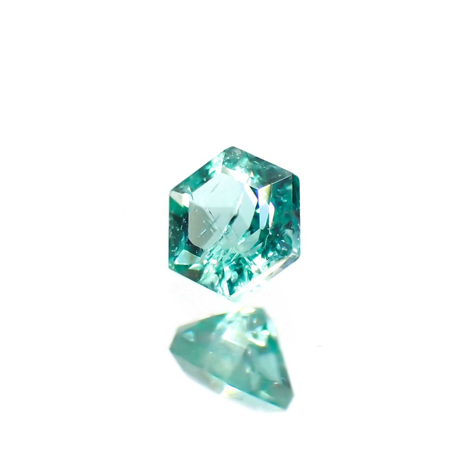 ◇ヘキサゴンカット◇エメラルド(宝石名エメラルド)ザンビア産 識別済 0.13ct / 3.1x3mm前後 [220115193]