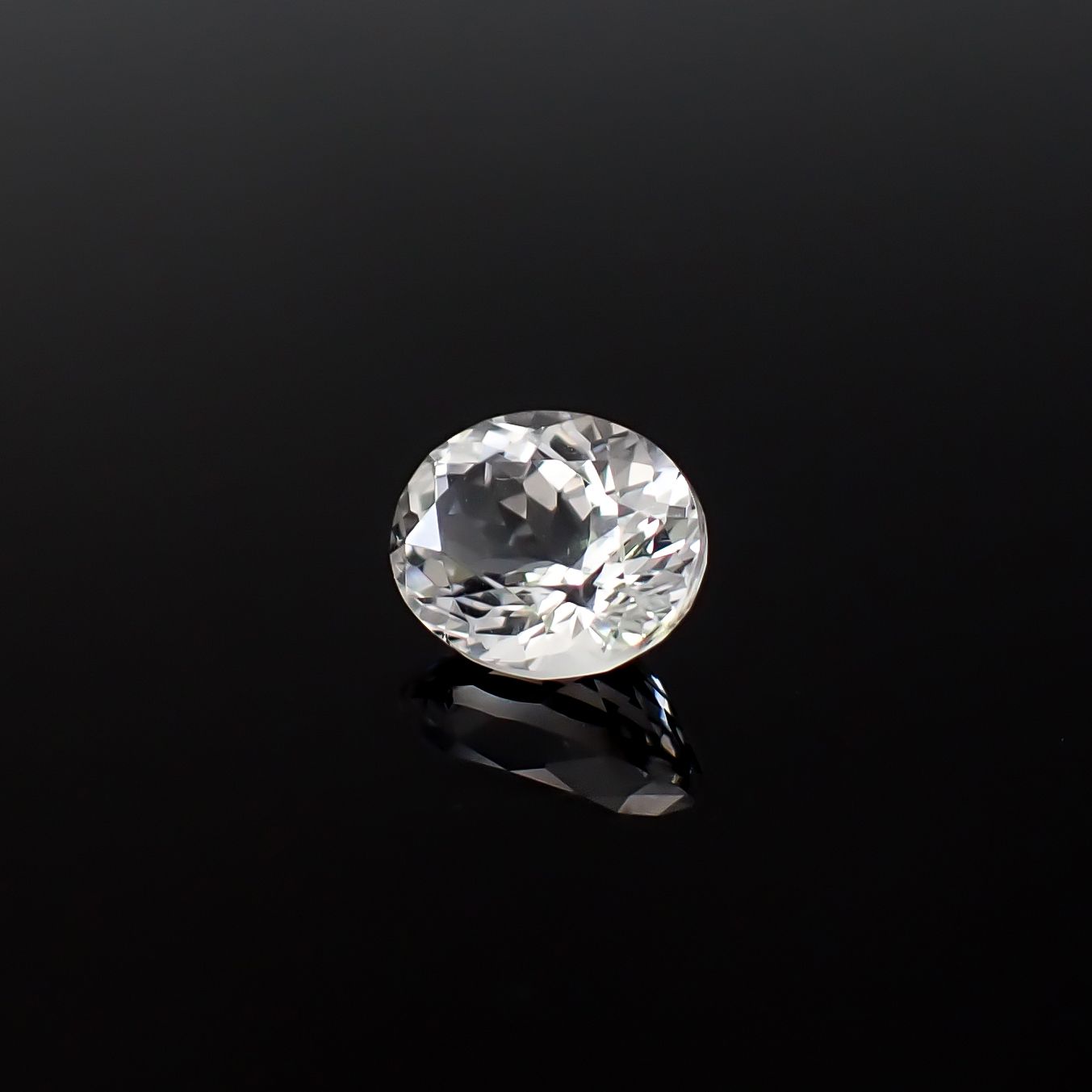 日本水晶 滋賀県田上山大谷河原産 2.39ct / 9.7x8mm前後 [260632423]