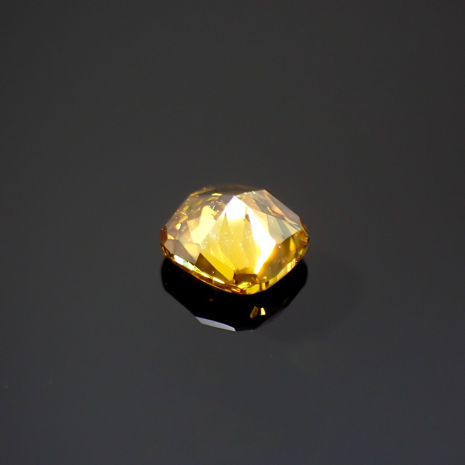 イエローダイヤモンド SI-2 / FANCY DEEP ORANGE YELLOW(宝石名ダイアモンド) 0.150ct ソ付(CGL)[220115145]3.18x2.92mm前後