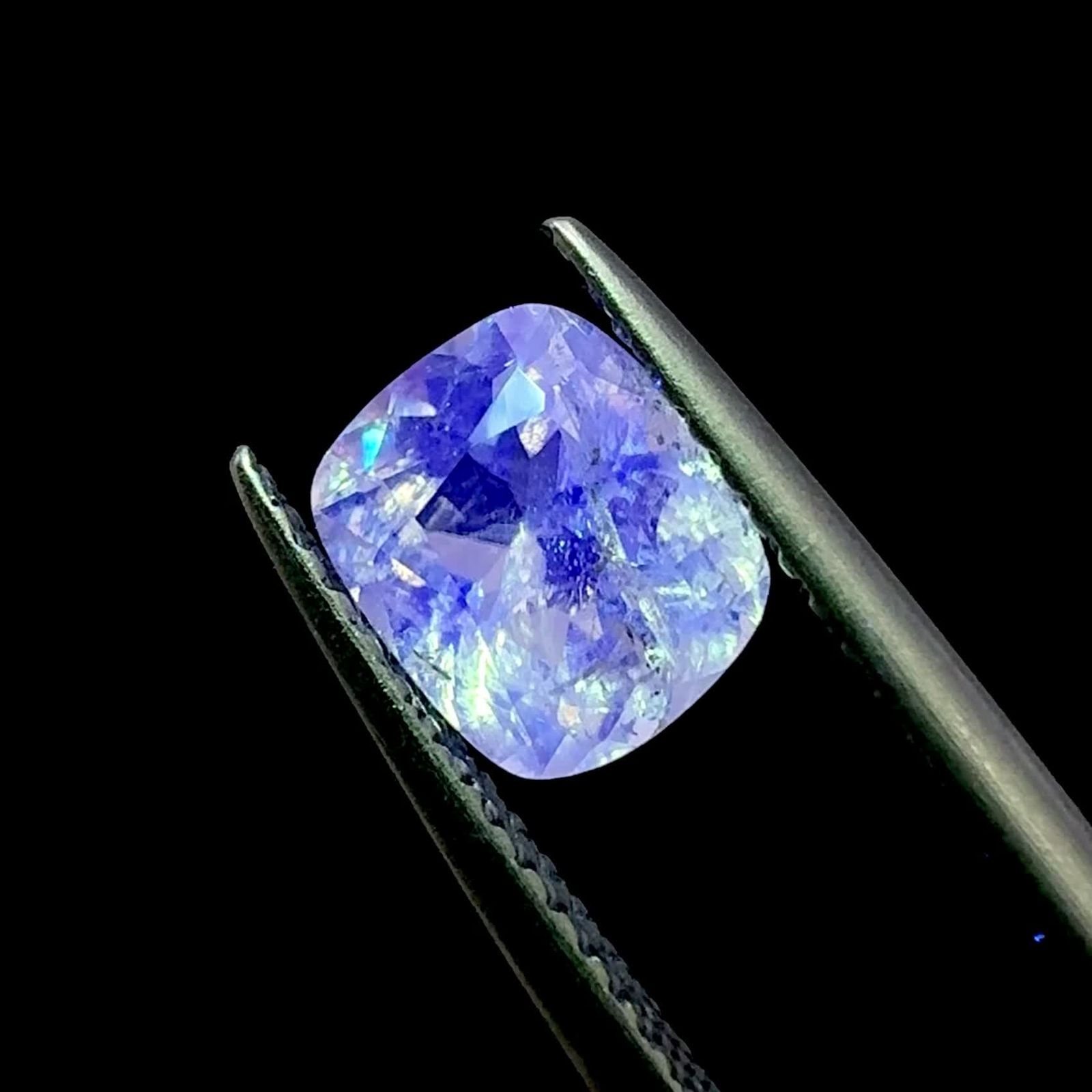 出会えることが幸運！希少石ヘルデライト｜特徴・産地・魅力を解説