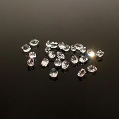 ◇メレセット◇ハーキマーダイヤモンド 原石 アメリカ・ニューヨーク州産 1.75ct / 2.8-3.5x1.5-2.3mm前後 [260231700]