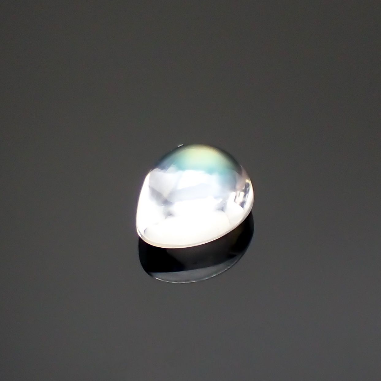 レインボームーンストーン(宝石名アンデシン・ラブラドライト)マダガスカル産 0.88ct 識別済[230522003]6.6x5.5mm前後