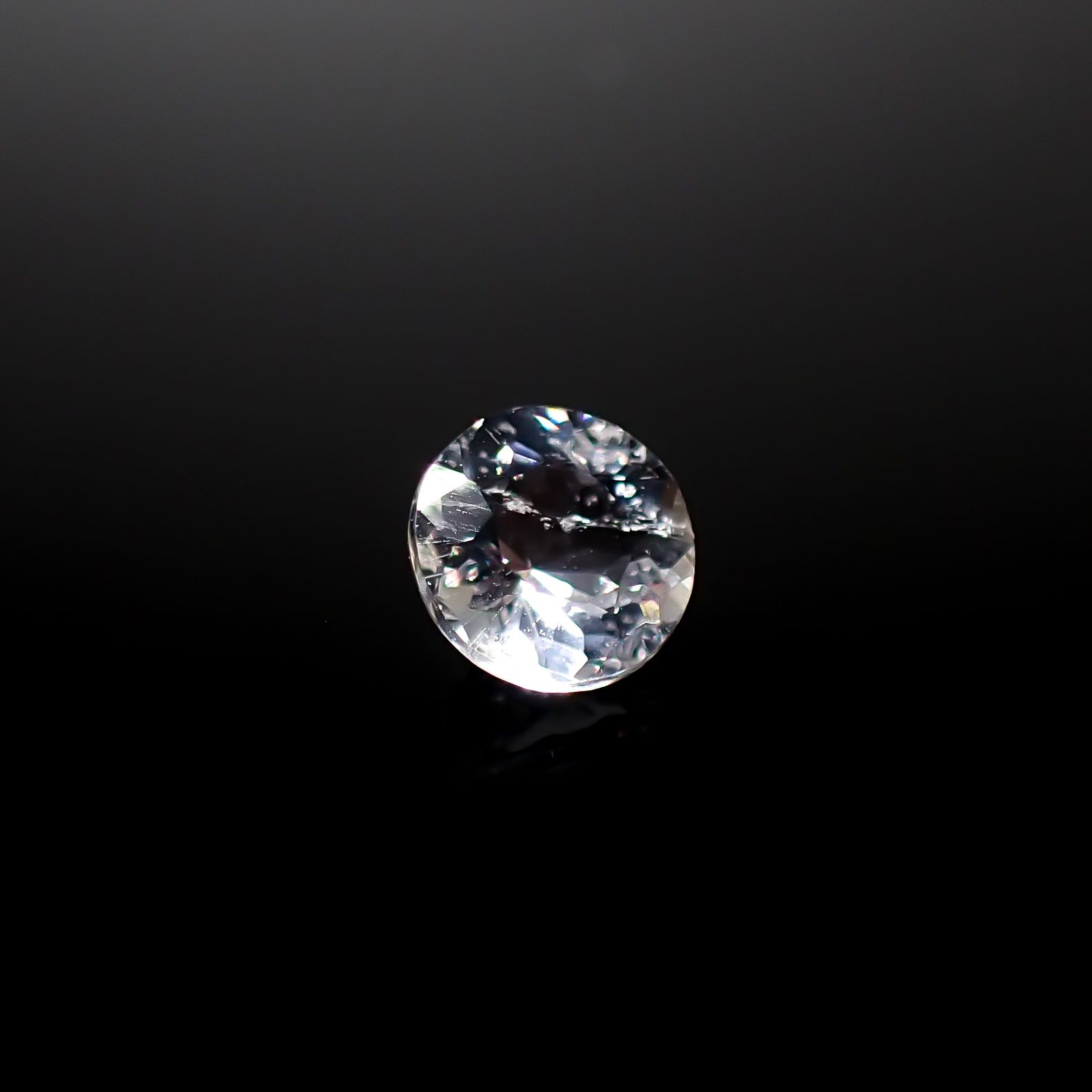テネブレッセンススキャポライト アフガニスタン産 0.40ct[240928918]5x4.9mm前後
