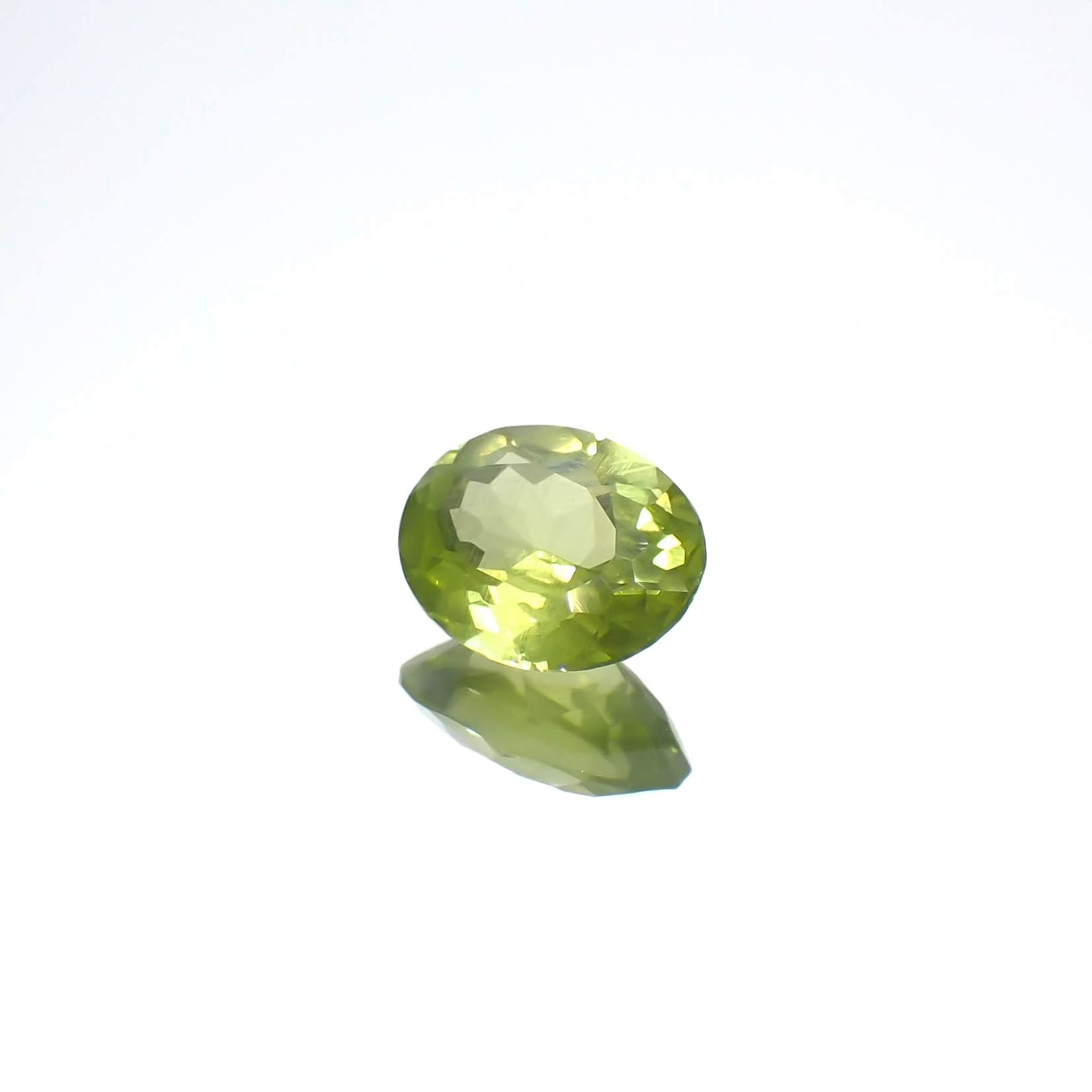 グリーンエンスタタイト(宝石名グリーン・エンスタタイト)カメルーン産 0.68ct 識別済[240125623]6.5x5.2mm前後