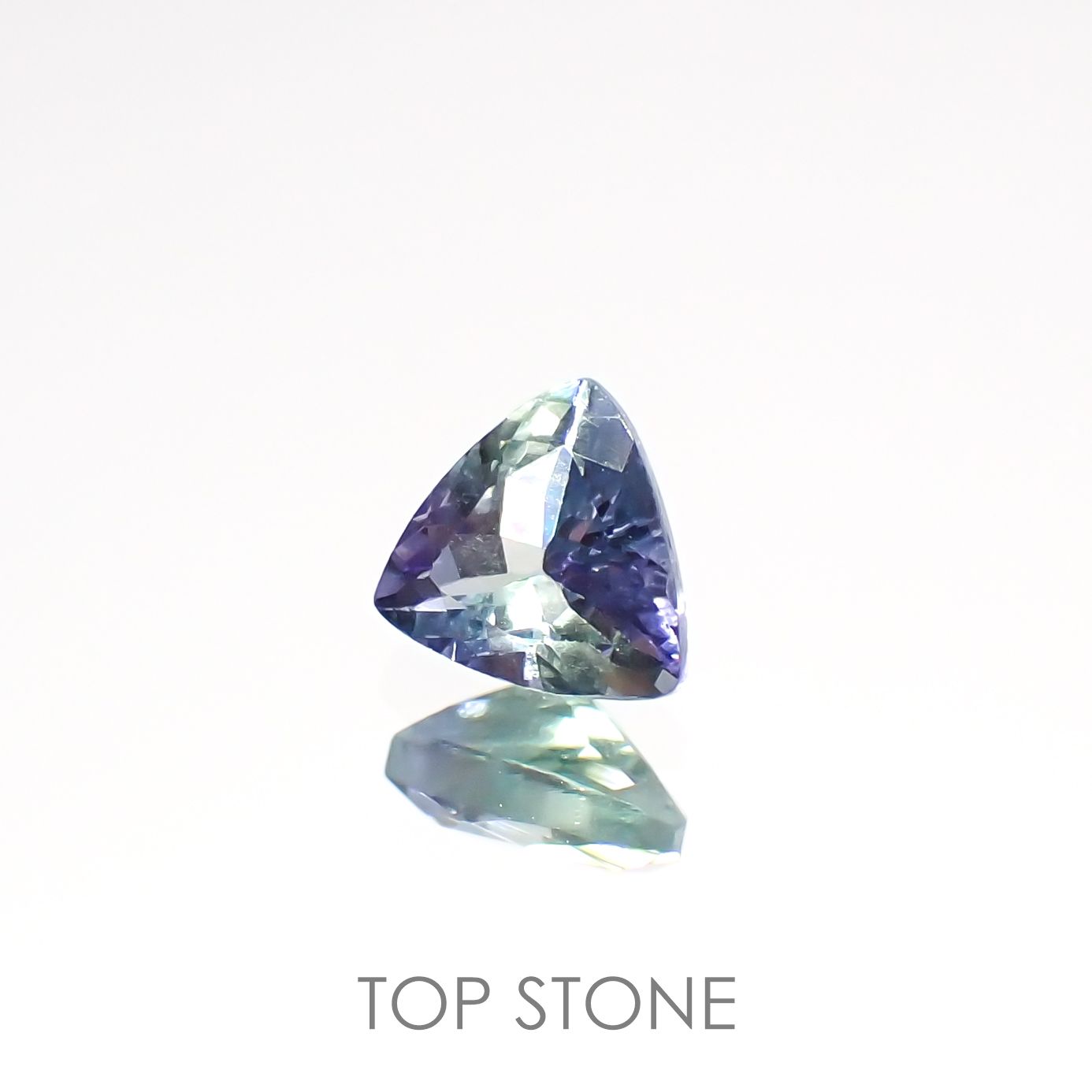 バイカラータンザナイト(宝石名ゾイサイト)タンザニア産 0.50ct 識別済[220515890]5x5.2mm前後