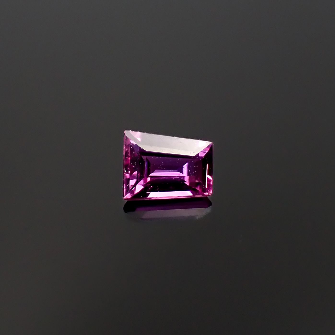 ウィンザーサファイア タンザニア・ウィンザー産 0.15ct / 3.4x2.7mm前後 [260532140]