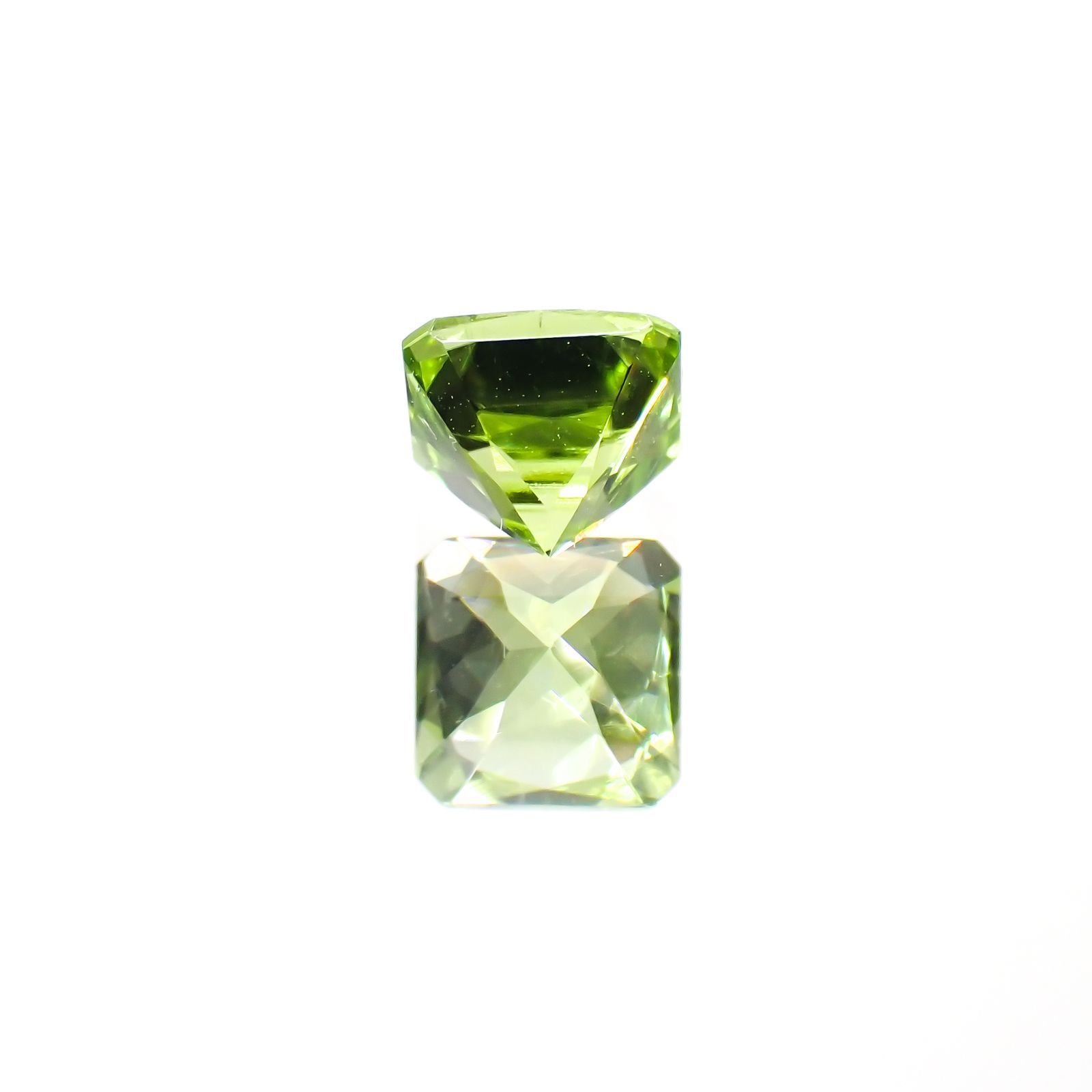 ◇アッシャーカット◇ペリドット(宝石名ペリドット) パキスタン産 0.81ct 識別済[211013486]5.1×5.1mm前後