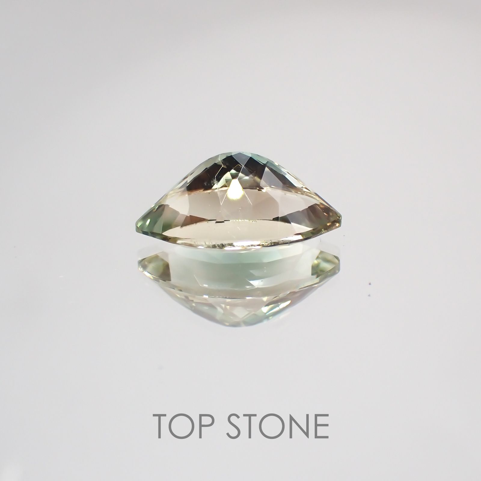 バイカラーオレゴンサンストーン(宝石名バイカラー・ラブラドライト) アメリカ・オレゴン州産 3.307ct ソ付(彩珠)[210410539]14.1×7.6mm前後