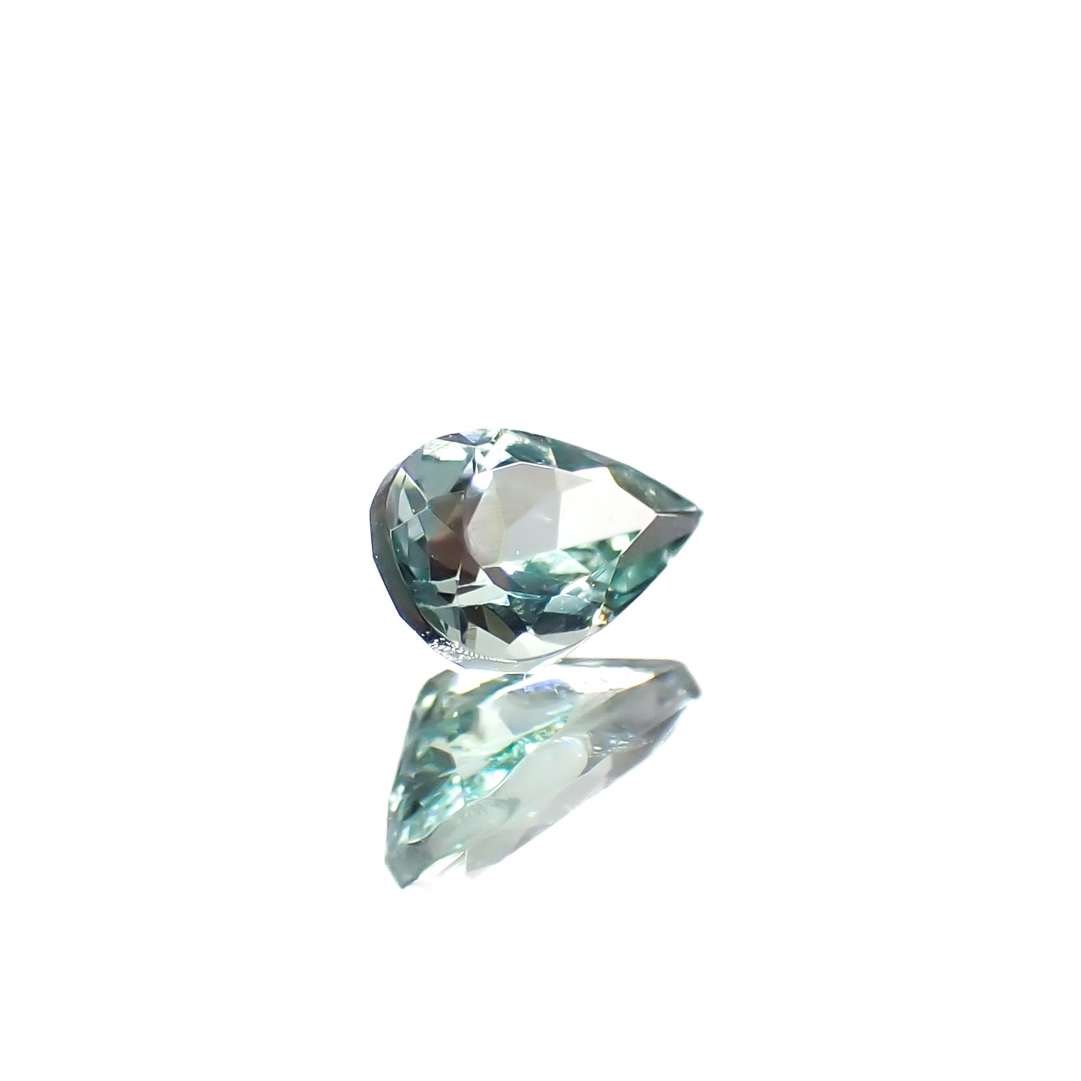 ブルーグリーンコーネルピン(宝石名ブルーグリーン・コーネルピン)タンザニア産 0.20ct 識別済[240527678]4.7x2.8mm前後