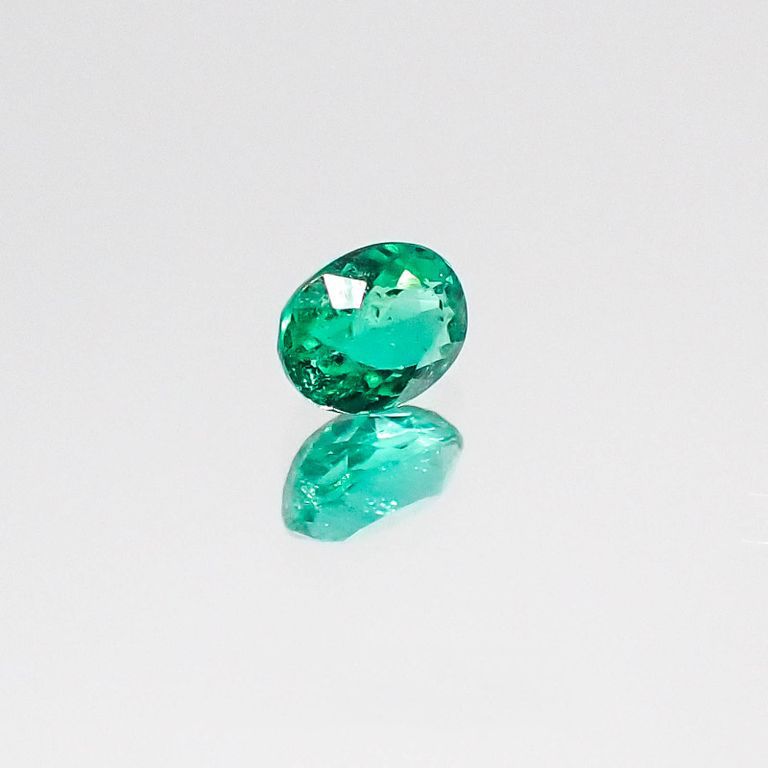 パライバトルマリン(宝石名トルマリン/別名パライバ・トルマリン)ブラジル・パライバ州バターリャ鉱山産 0.18ct 識別済[220817272]3.8x2.9mm前後