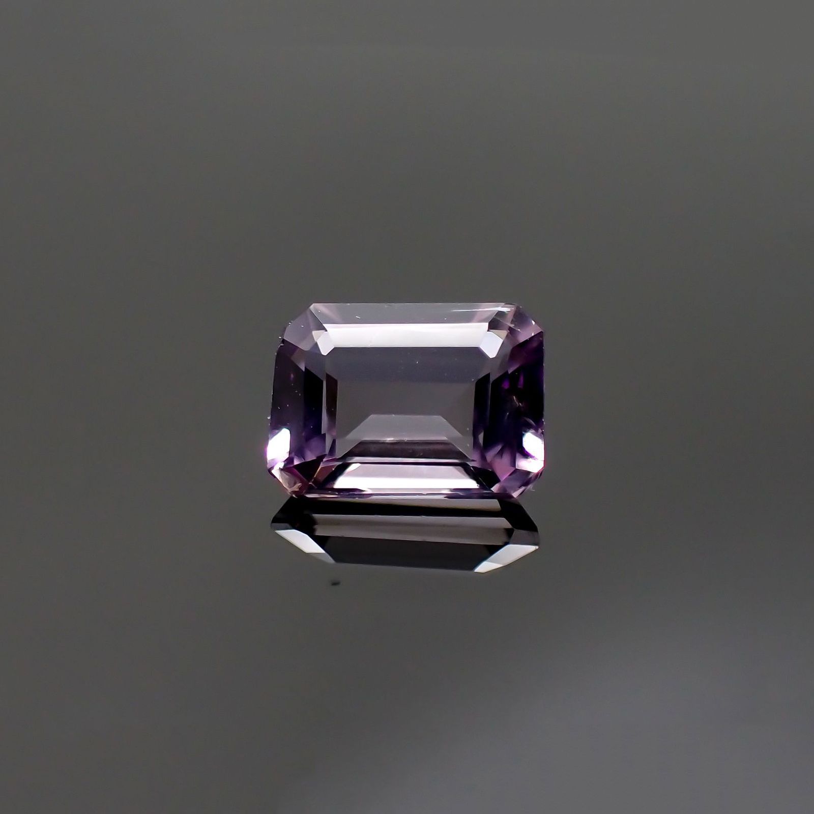 マリアライト フルオレッセンス(宝石名パープル・スキャポライト)スリランカ産 識別済 0.66ct / 6.2x4.5mm前後 [260514879]
