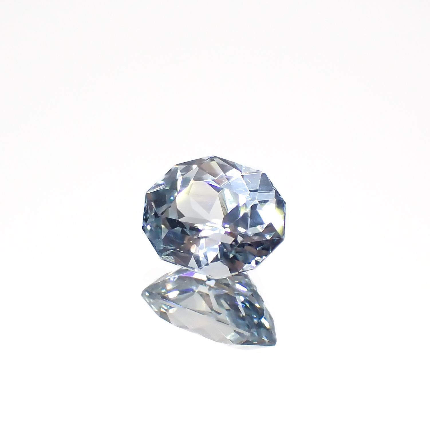◇カスタムカット◇アイスブルーサファイア(宝石名サファイア)スリランカ/マダガスカル産 1.54ct 識別済[220817454]7.8x5.9mm前後