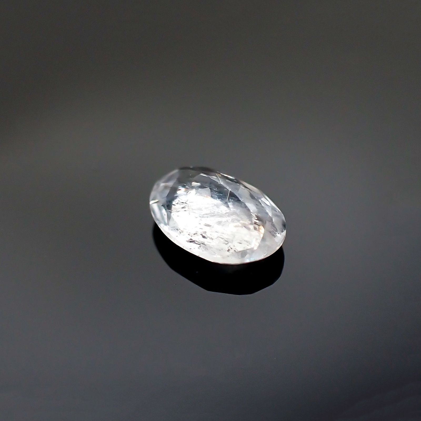 ユークレース(宝石名ユークレース)ブラジル産 0.878ct ソ付(彩珠)[230722916]7.5x5.4mm前後