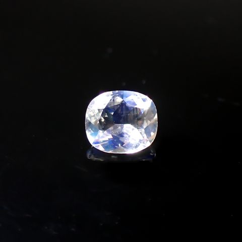レインボームーンストーン ザンビア産 0.53ct[231224797]5.9x5.2mm前後
