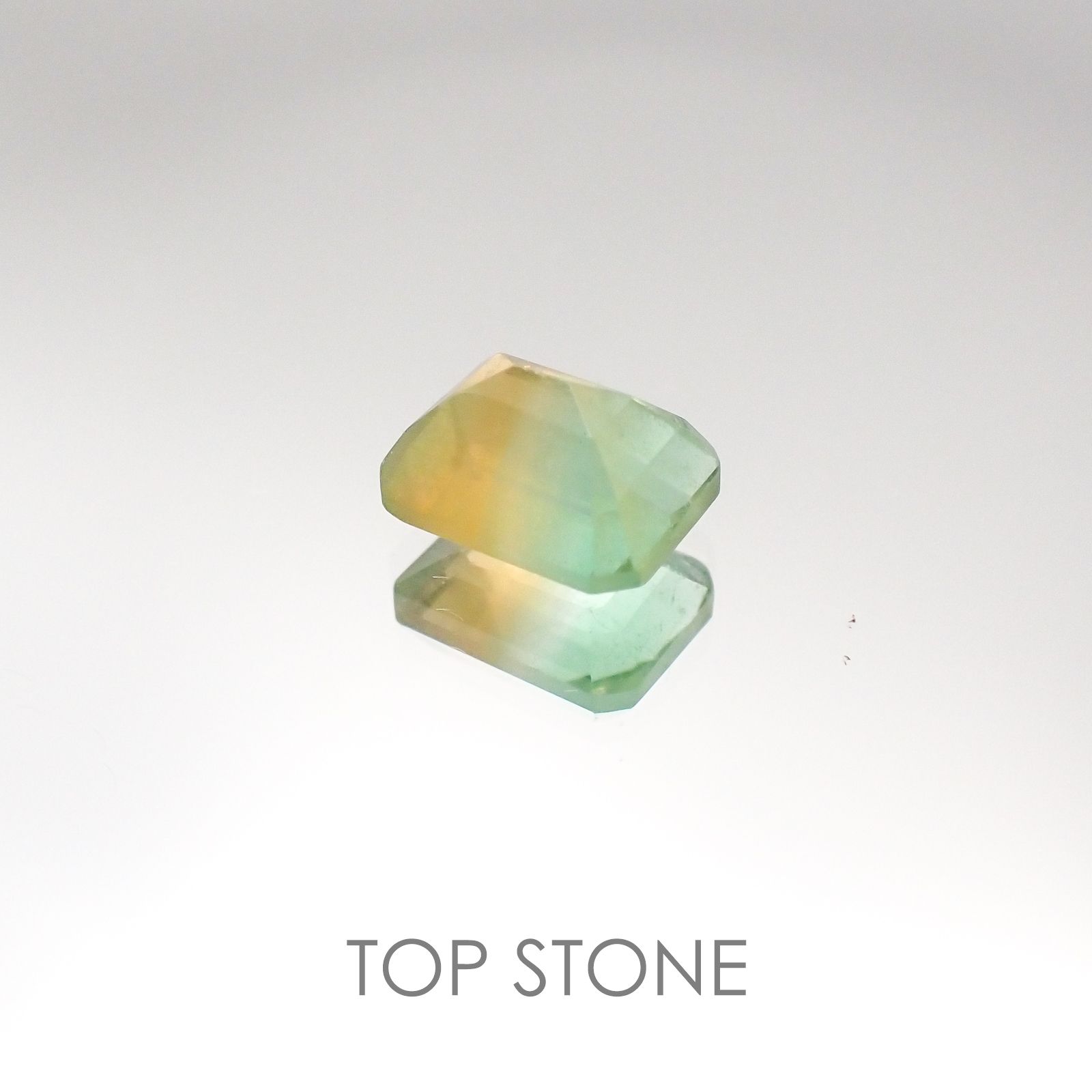 バイカラーフローライト ブラジル産 ルース 2.04ct[20095599]7.9×6.1mm前後