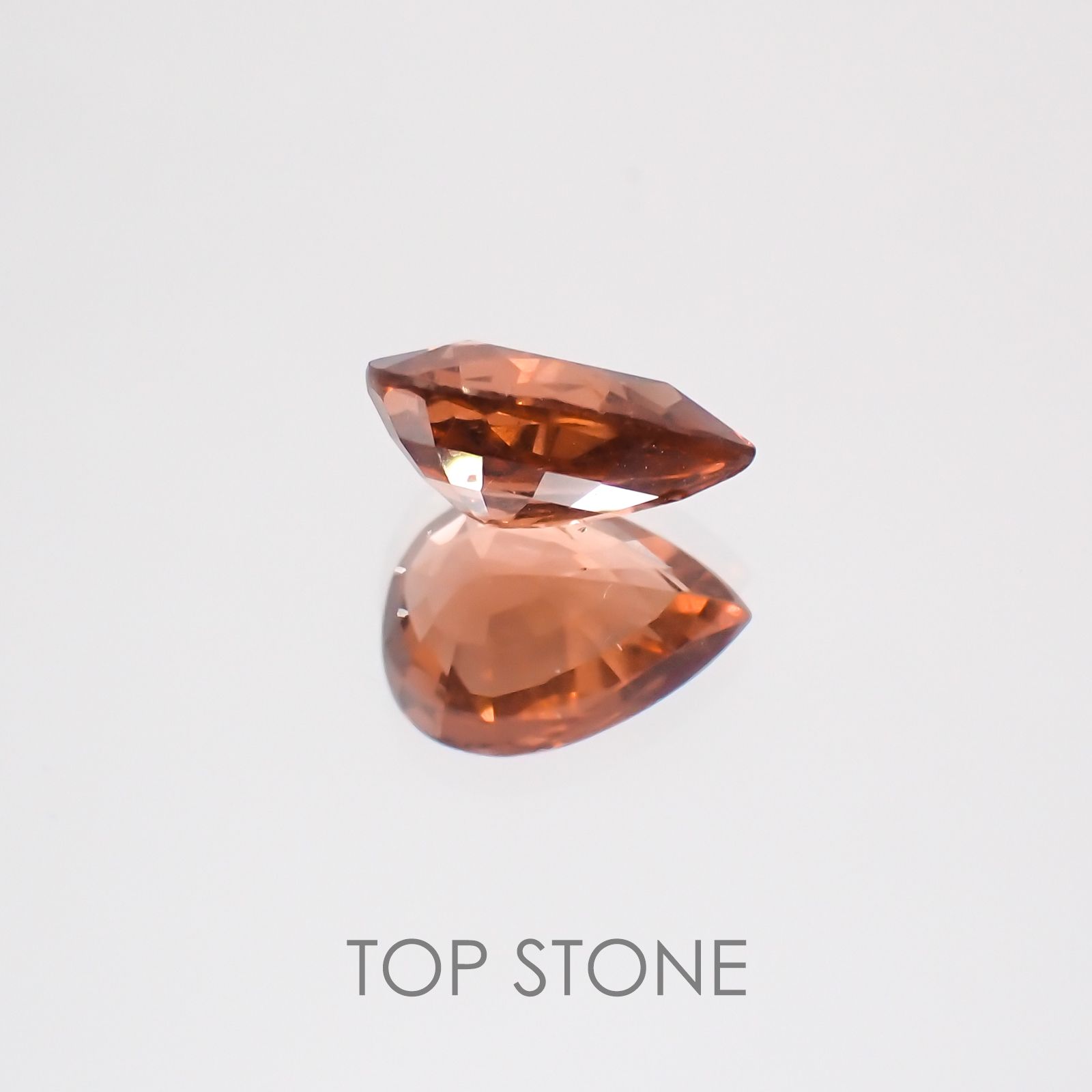 カラーチェンジマラヤガーネット(宝石名ガーネット) タンザニア産 1.15ct 識別済[21019639]7.8×5.9mm前後