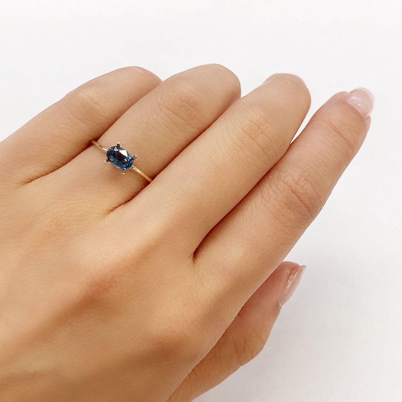 オーシャンブルーカイヤナイト ネパール産 ルース 0.58ct[210711422]6.2×4.1mm前後