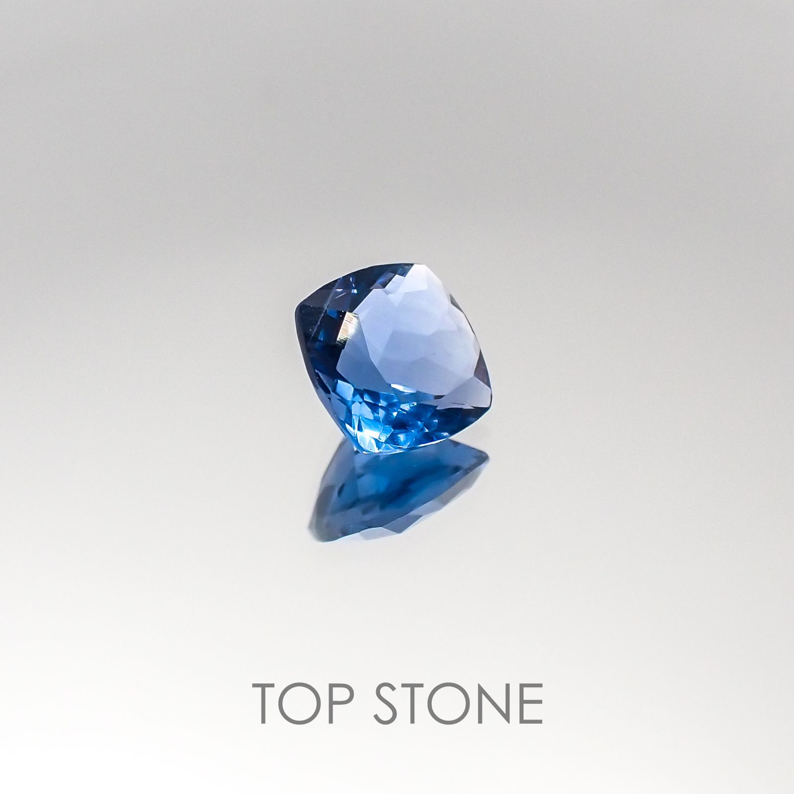 カラーチェンジフローライト ブラジル産 ルース 0.98ct[20095832]6.2×6.2mm前後
