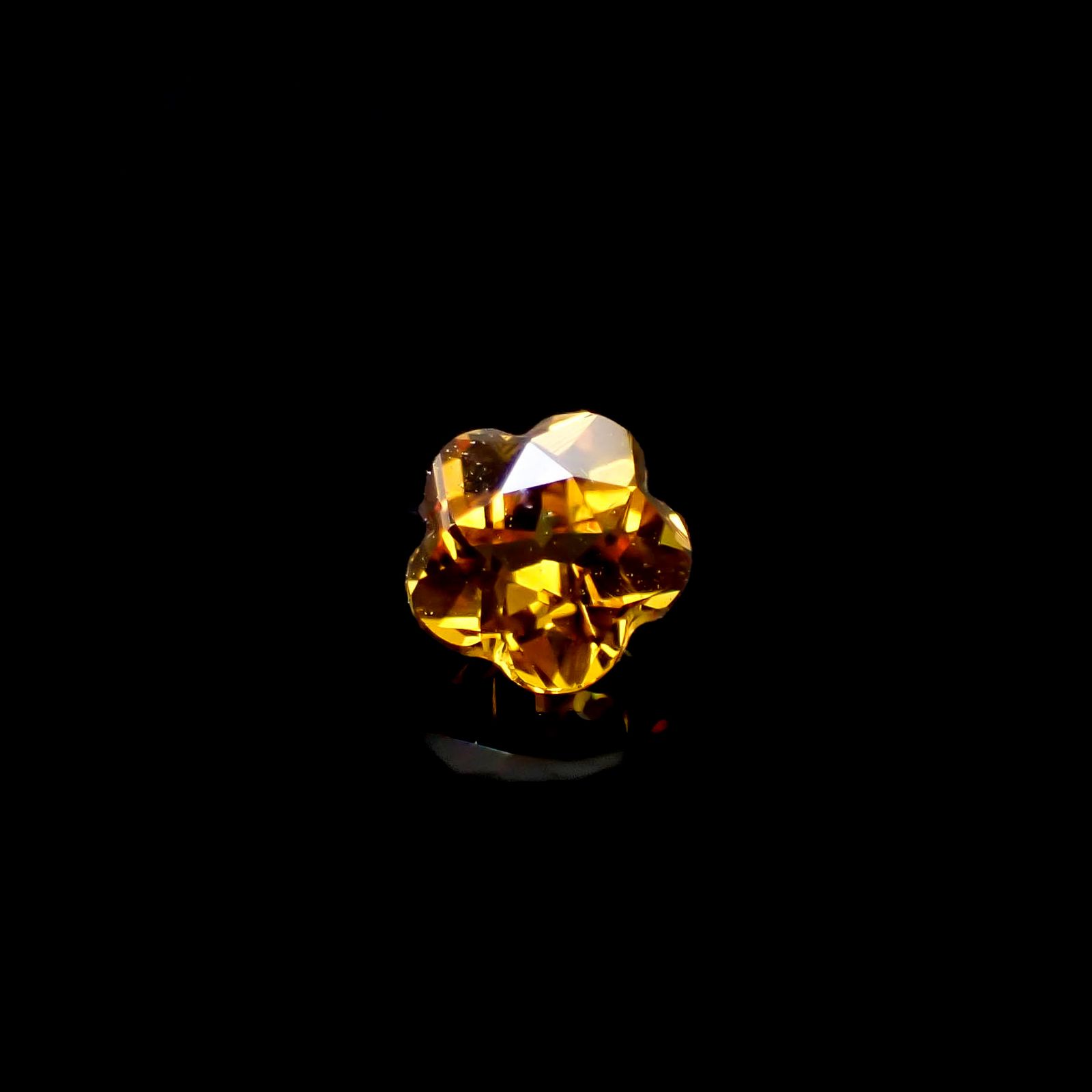 ◇カスタム・フラワーカット◇ファンシーカラーサファイア スリランカ/マダガスカル産 0.26ct [250329993]3.7x3.7mm前後