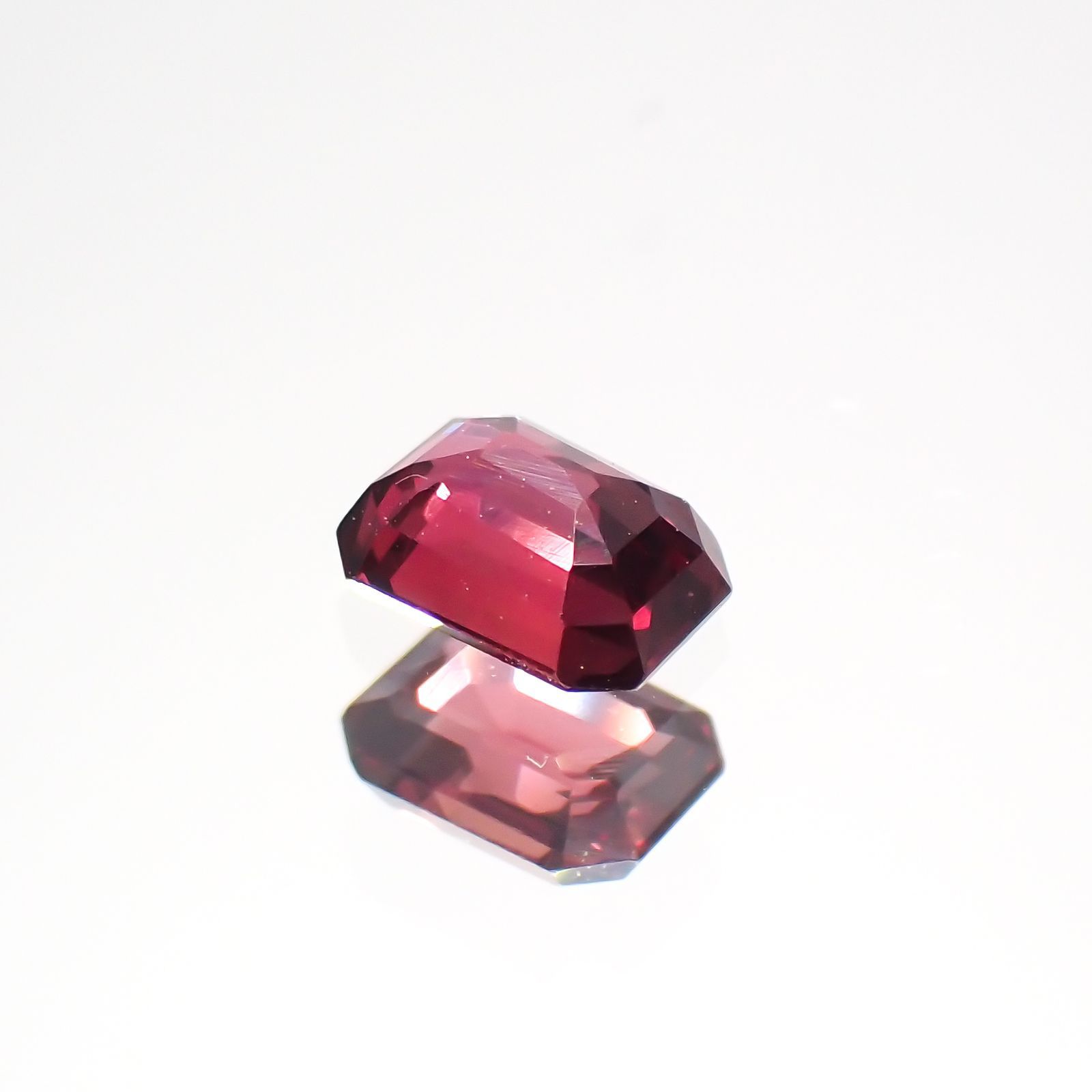 ルビー(宝石名ルビー)タンザニア産 0.28ct 識別済[220115043]4.1x3mm