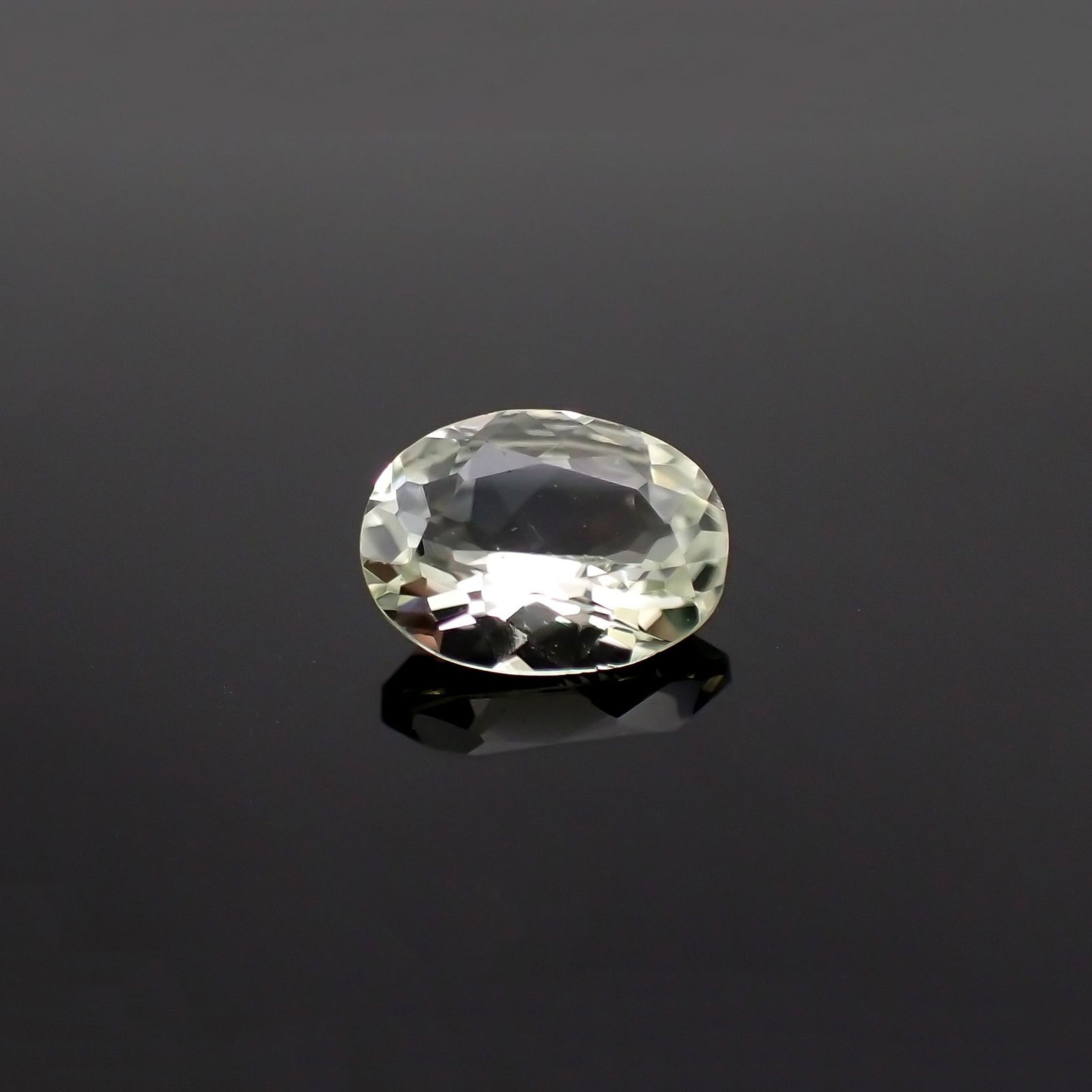 シリマナイト(宝石名シリマナイト)インド産 識別済 1.30ct / 8x6.1mm前後 [221018465]
