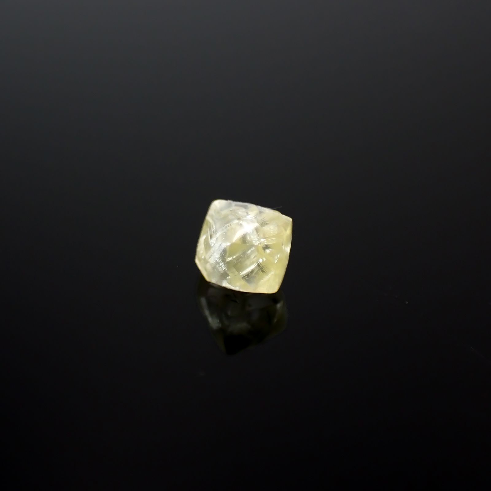 ソーヤブルダイヤモンド 原石 0.18ct[240326744]2.9x2.7mm前後