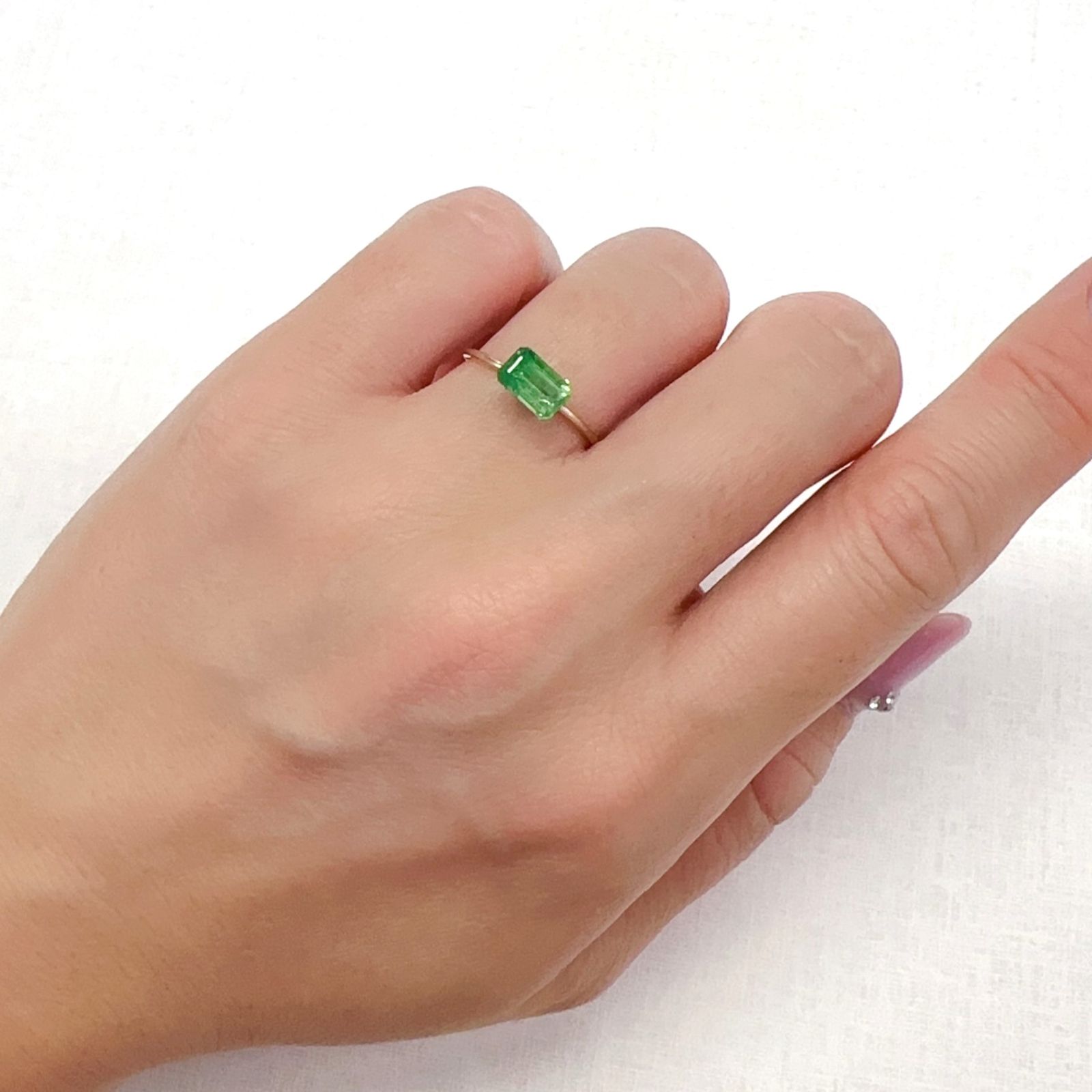 バイカラーツァボライト(宝石名グリーン グロッシュラー・ガーネット)タンザニア産 1.21ct 識別済[231124261]7.1x4.6mm前後