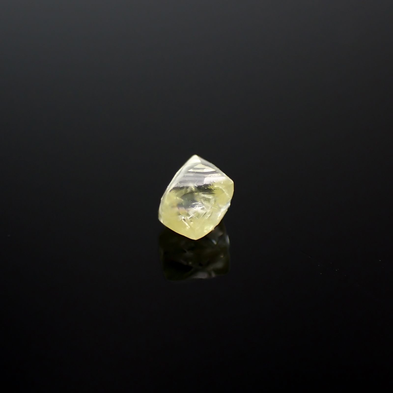 ソーヤブルダイヤモンド 原石 0.18ct[240326744]2.9x2.7mm前後