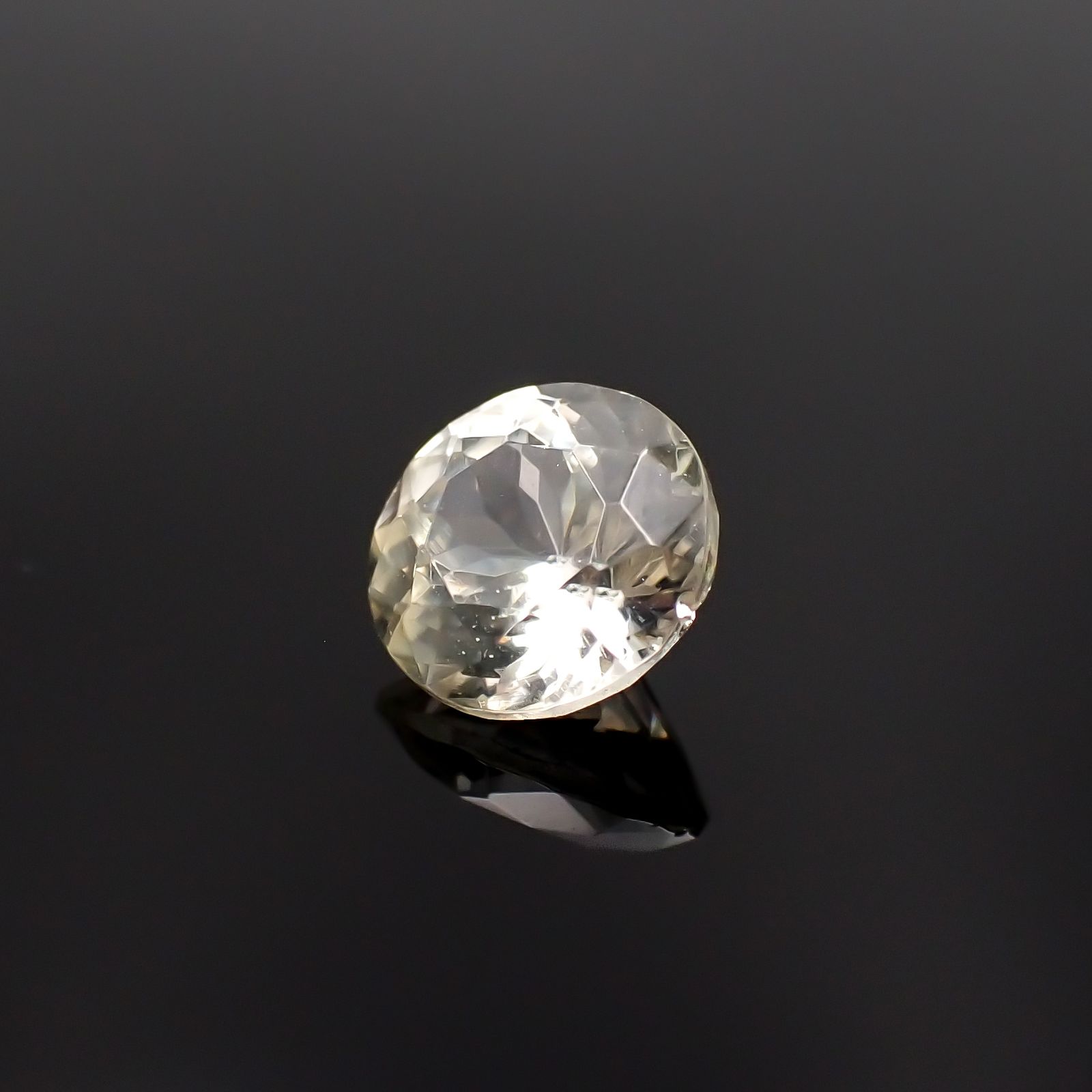 アングレサイト(宝石名アングレサイト)モロッコ産 2.176ct ソ付(日独)[230823287]6.52x6.7mm前後