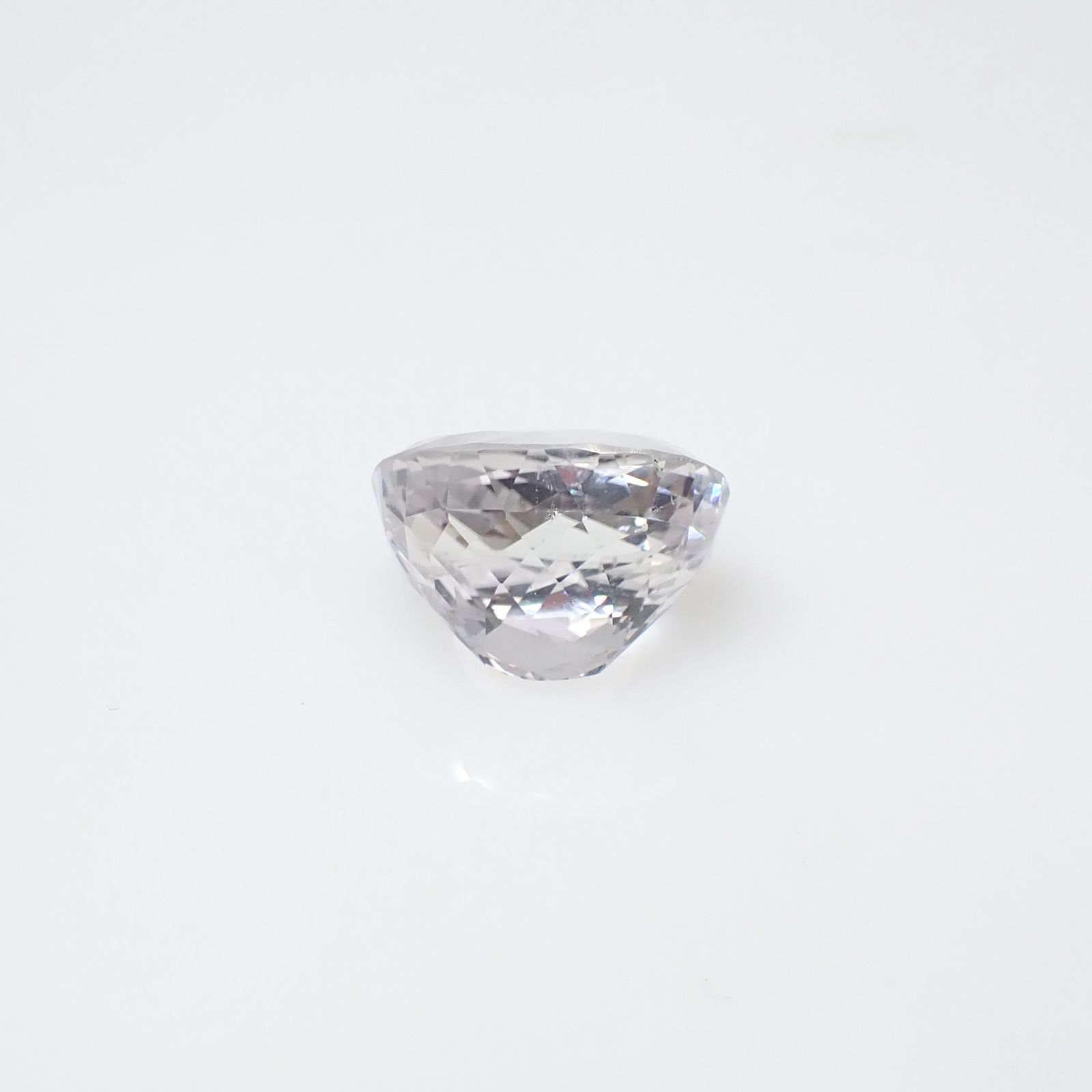 ブルースポジュミン フルオレッセンス(宝石名スポジュミン)アフガニスタン産 10.11ct ソ付(彩珠)[221018696]14.1x10.7mm前後