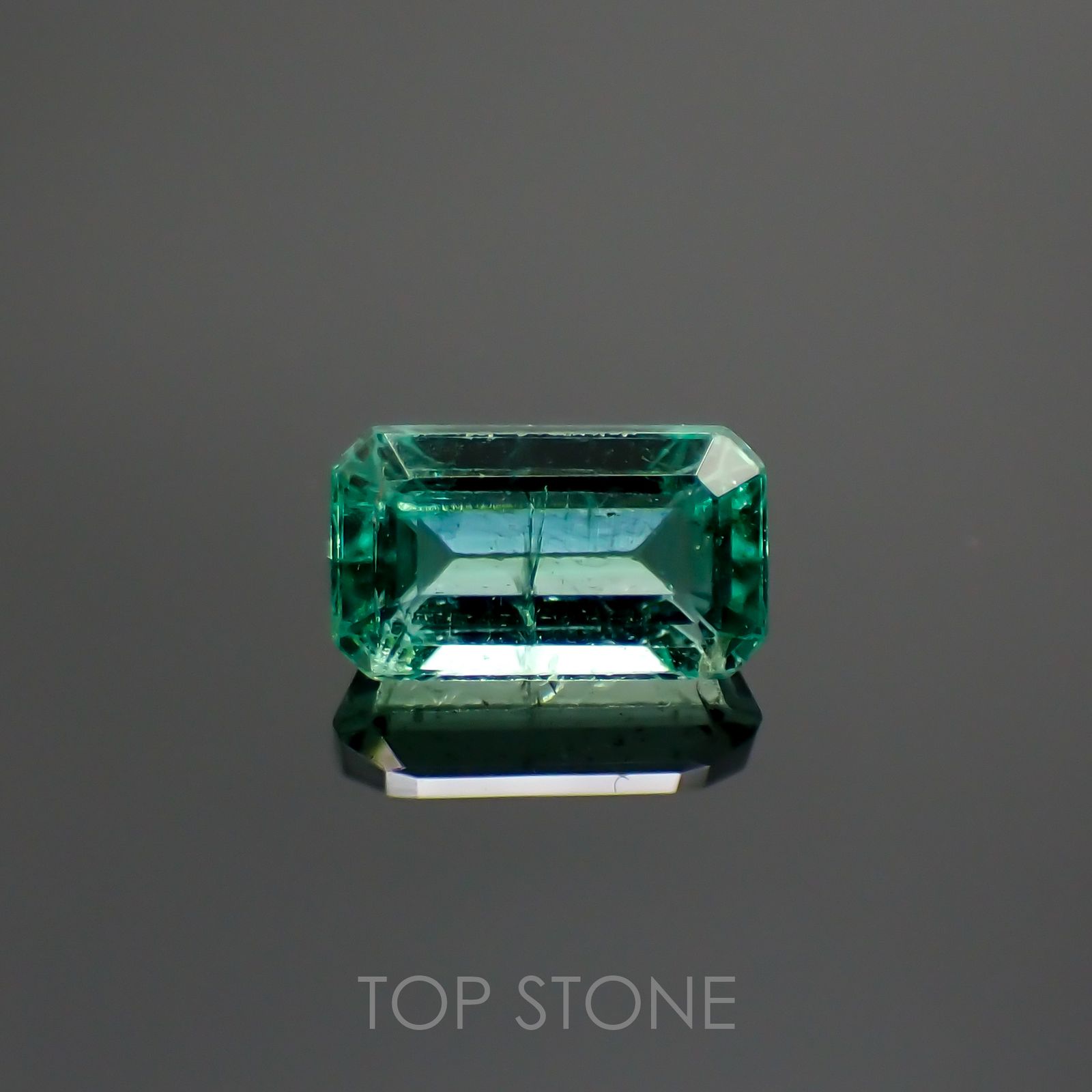 エメラルド(宝石名エメラルド) ザンビア産 0.26ct 識別済[210812995]4.9×2.8mm前後