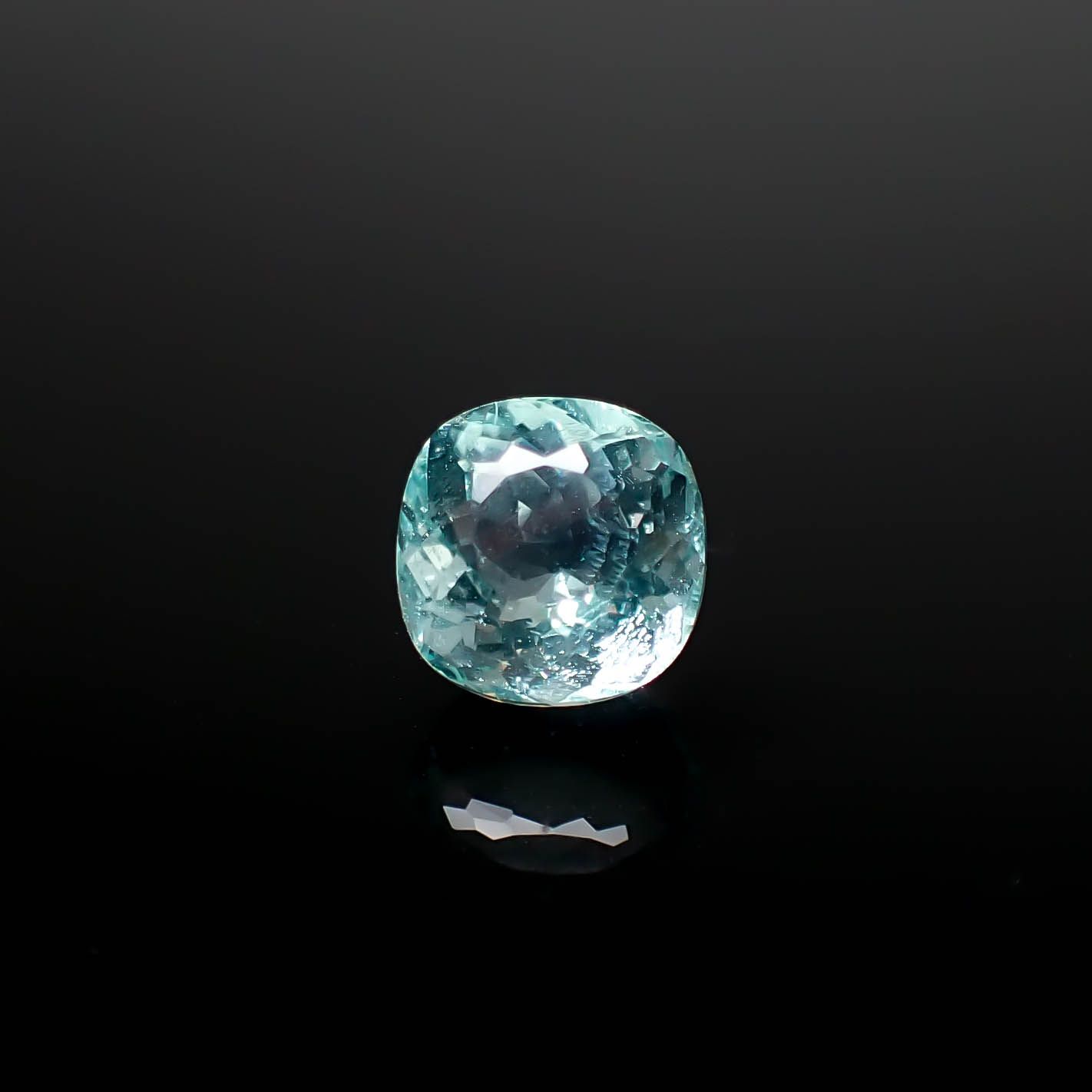 フローライト フルオレッセンス ジンバブエ産 1.93ct [250630512]7x6.9mm前後
