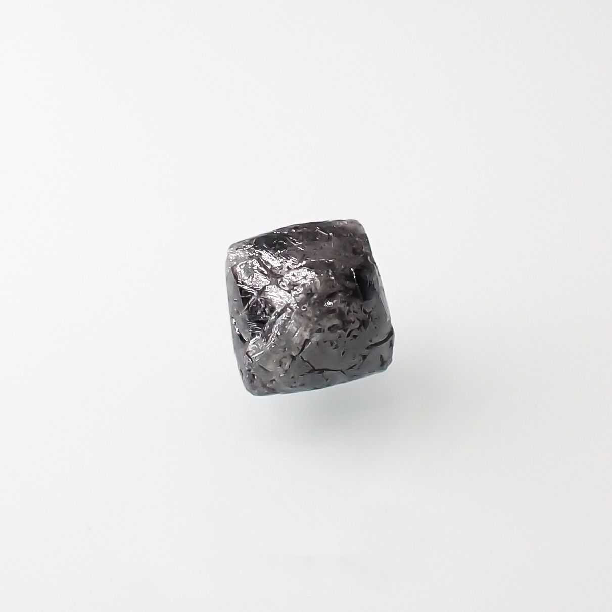 ブラックダイヤモンド 原石 0.80ct[220515835]5.3x5.1mm前後 | TOP STONE(トップストーン)