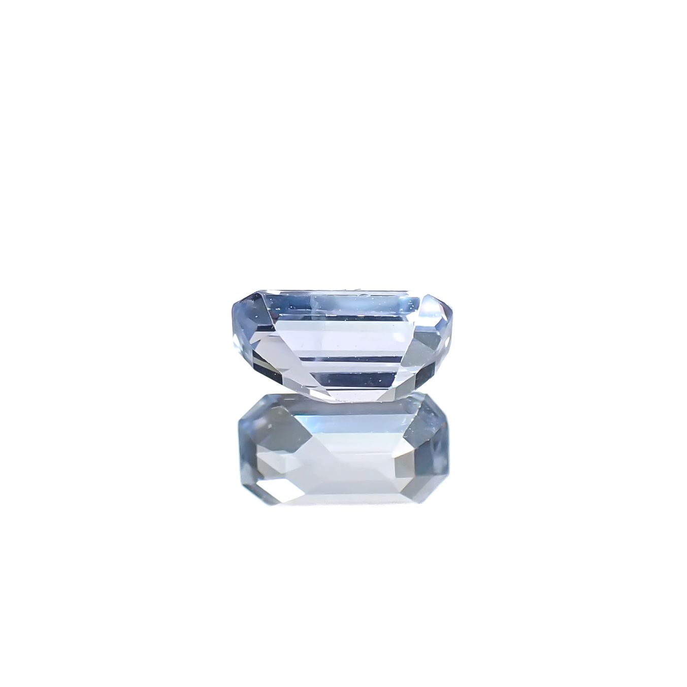 アイスブルーサファイア スリランカ産 0.66ct [241229586]6.2x3.2mm前後
