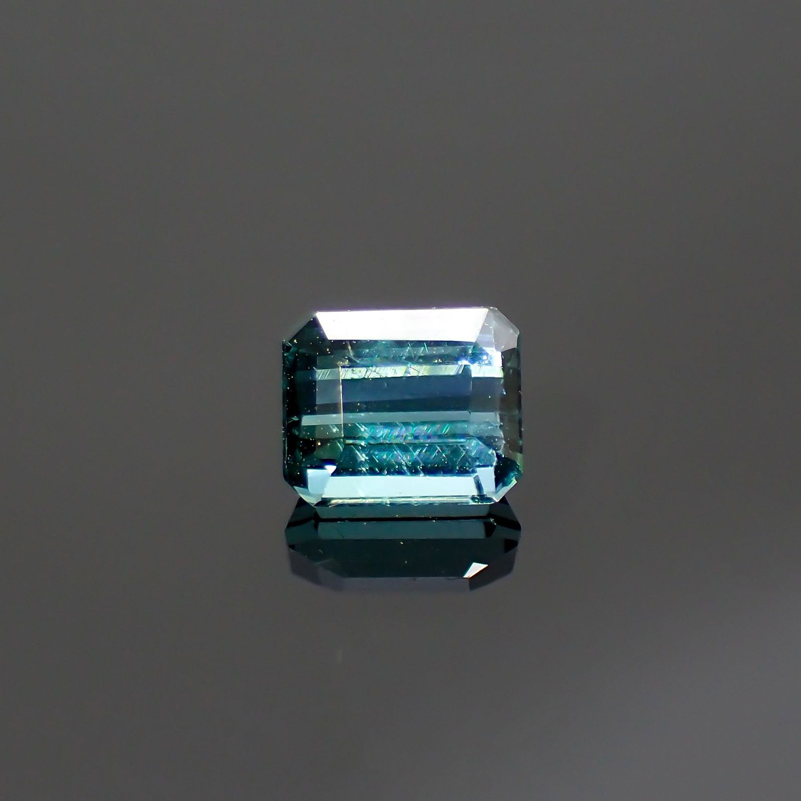 ブルートルマリン(宝石名トルマリン)アフガニスタン産 0.65ct 識別済[220115316]5.2x4.3mm前後