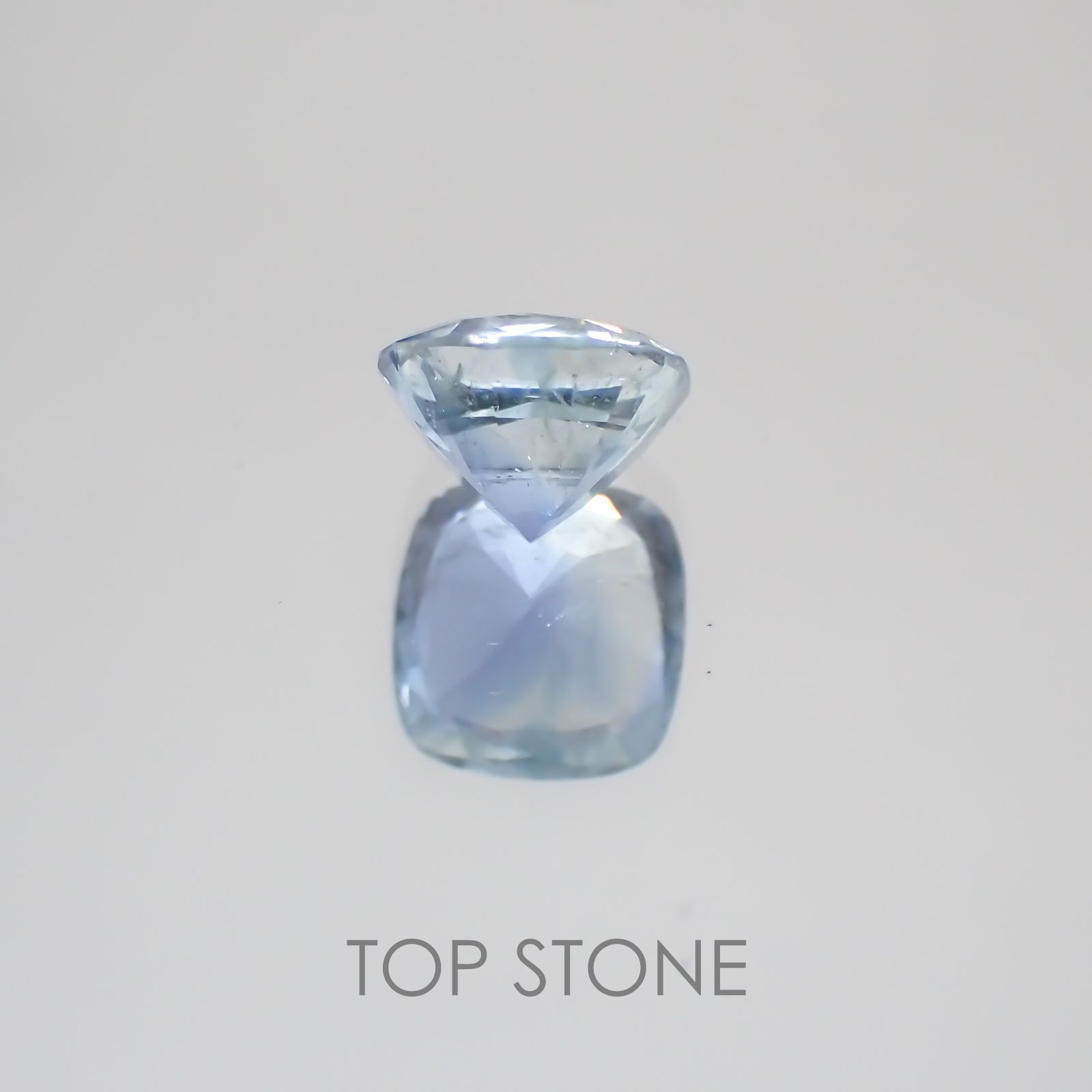 ジェレメジェバイト ナミビア産 ルース 0.81ct ソーティング付[19111489]5.4×5.4mm前後