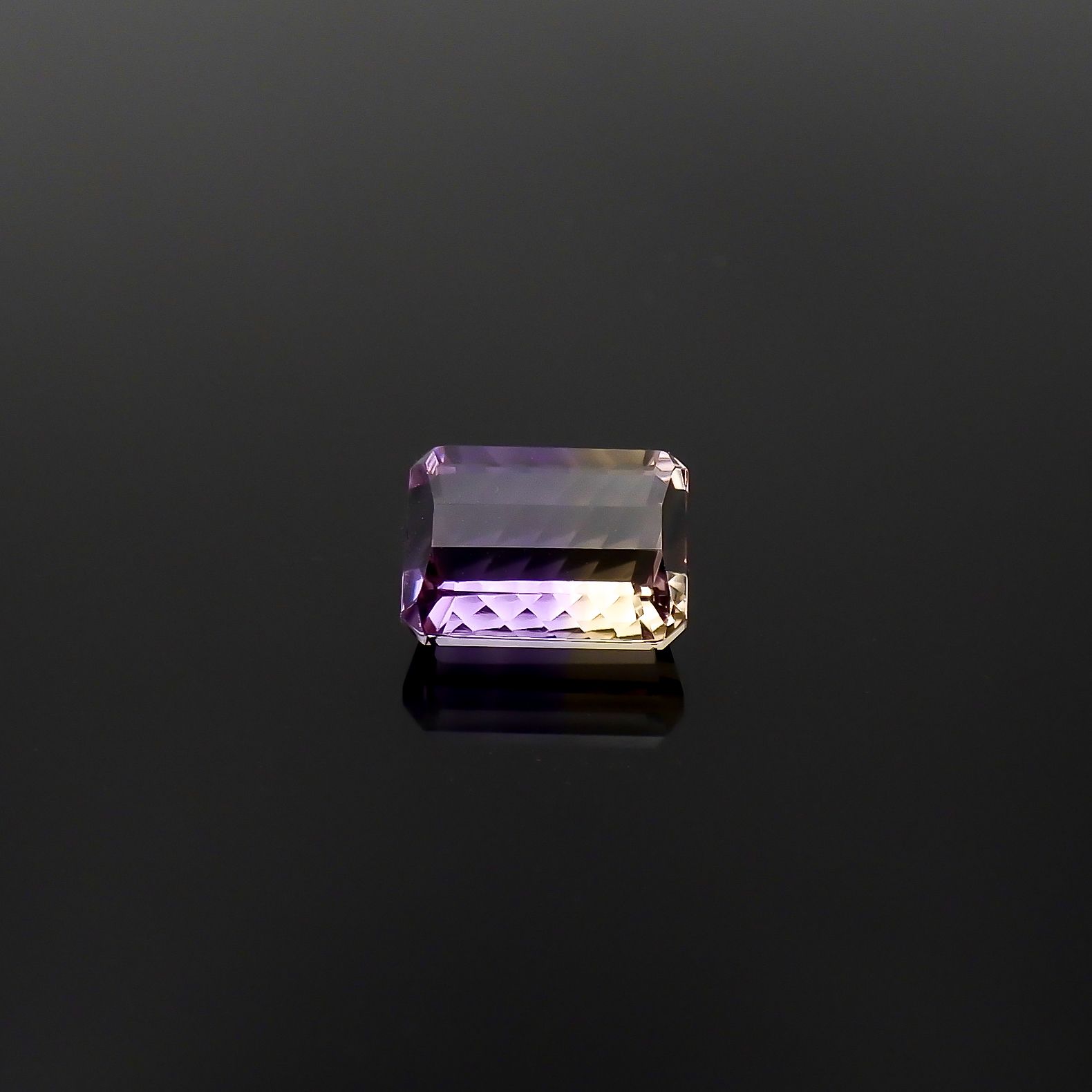 ◇カスタムカット◇アメトリン ブラジル/ボリビア産 1.80ct / 8.1x6.1mm前後 [260632320]