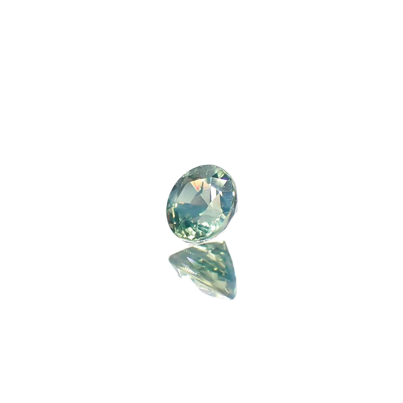 アレキサンドライトキャッツアイ ブラジル・ミナスジェライス州ヘマチタ鉱山産 0.24ct[240527433]3.6x3.6mm前後