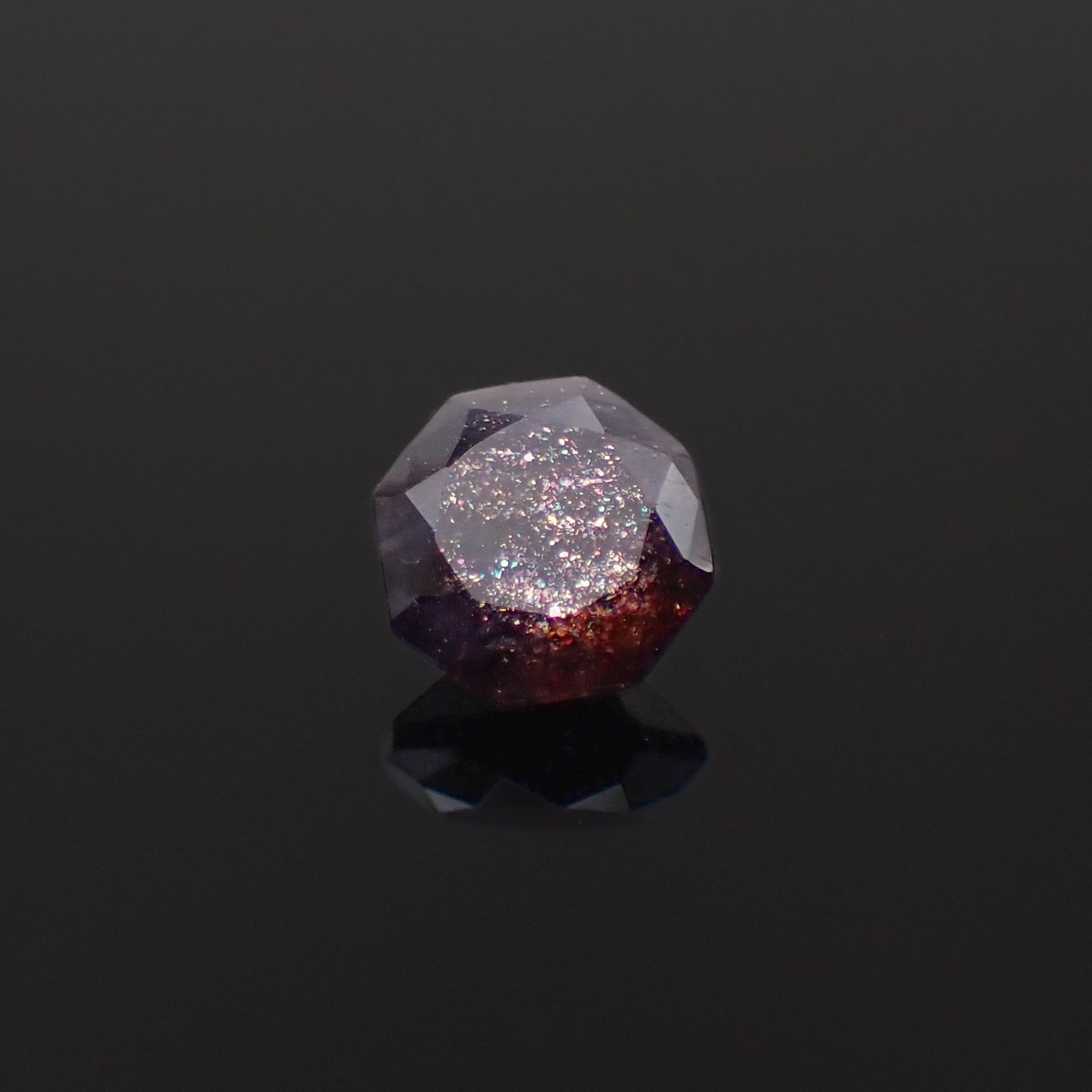 ◇オクタゴンカット◇ブラッドショットアイオライト インド産 0.49ct[230320946]5x5mm前後