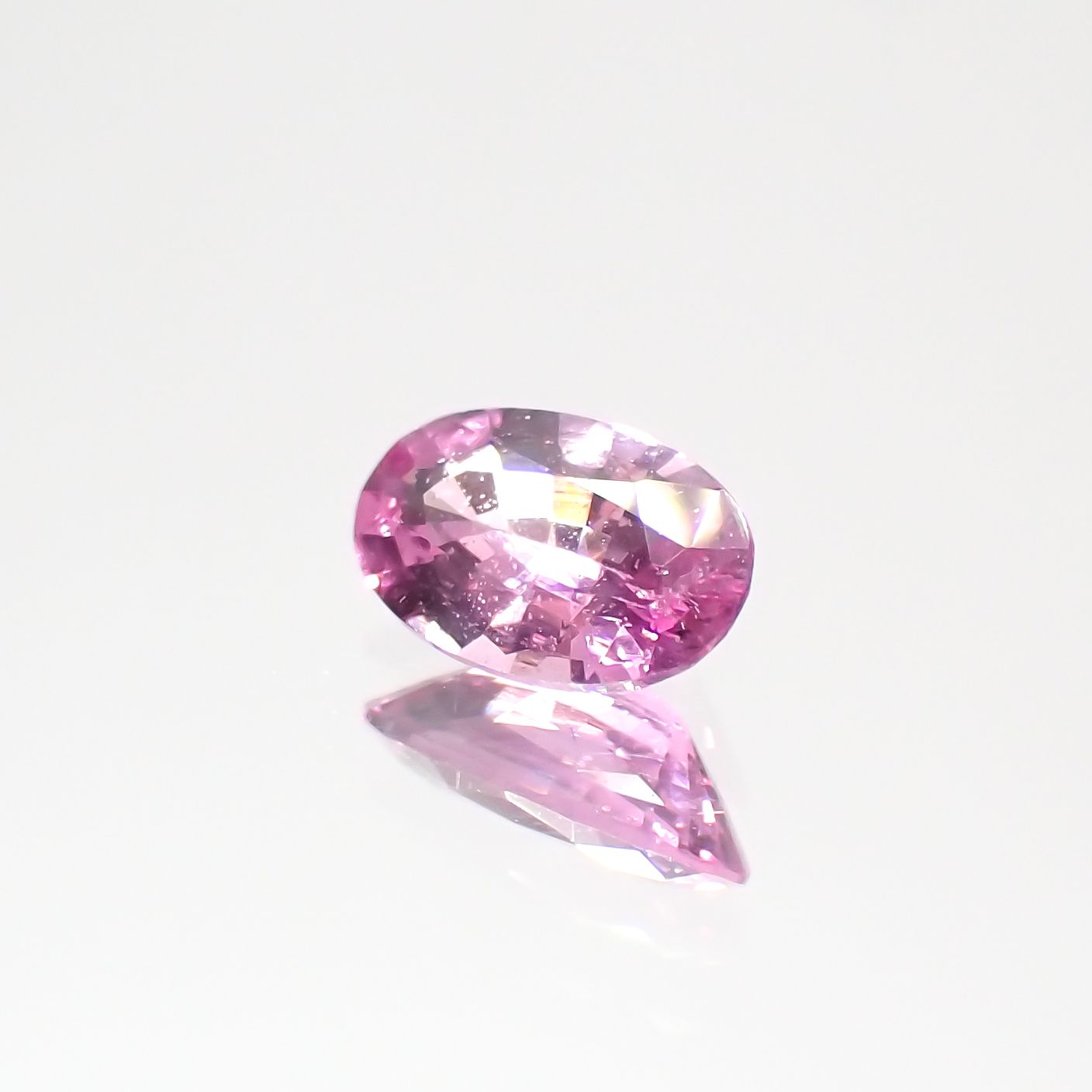 ネオンピンクサファイア スリランカ産 0.24ct[230421530]4.8x2.9mm前後